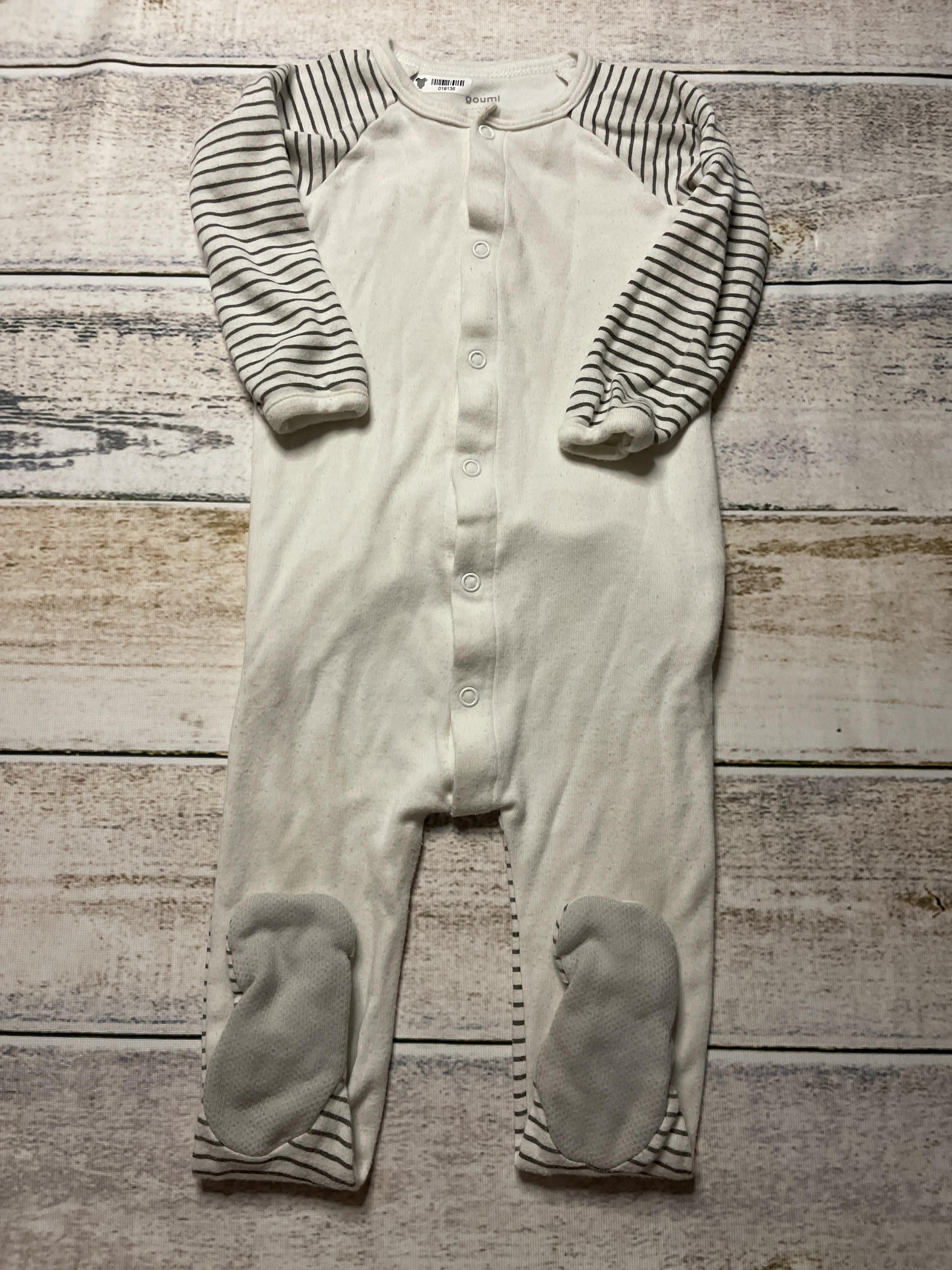 Goumi Unisex White | Grey Pajamas Size: 9-12 Months White | Grey