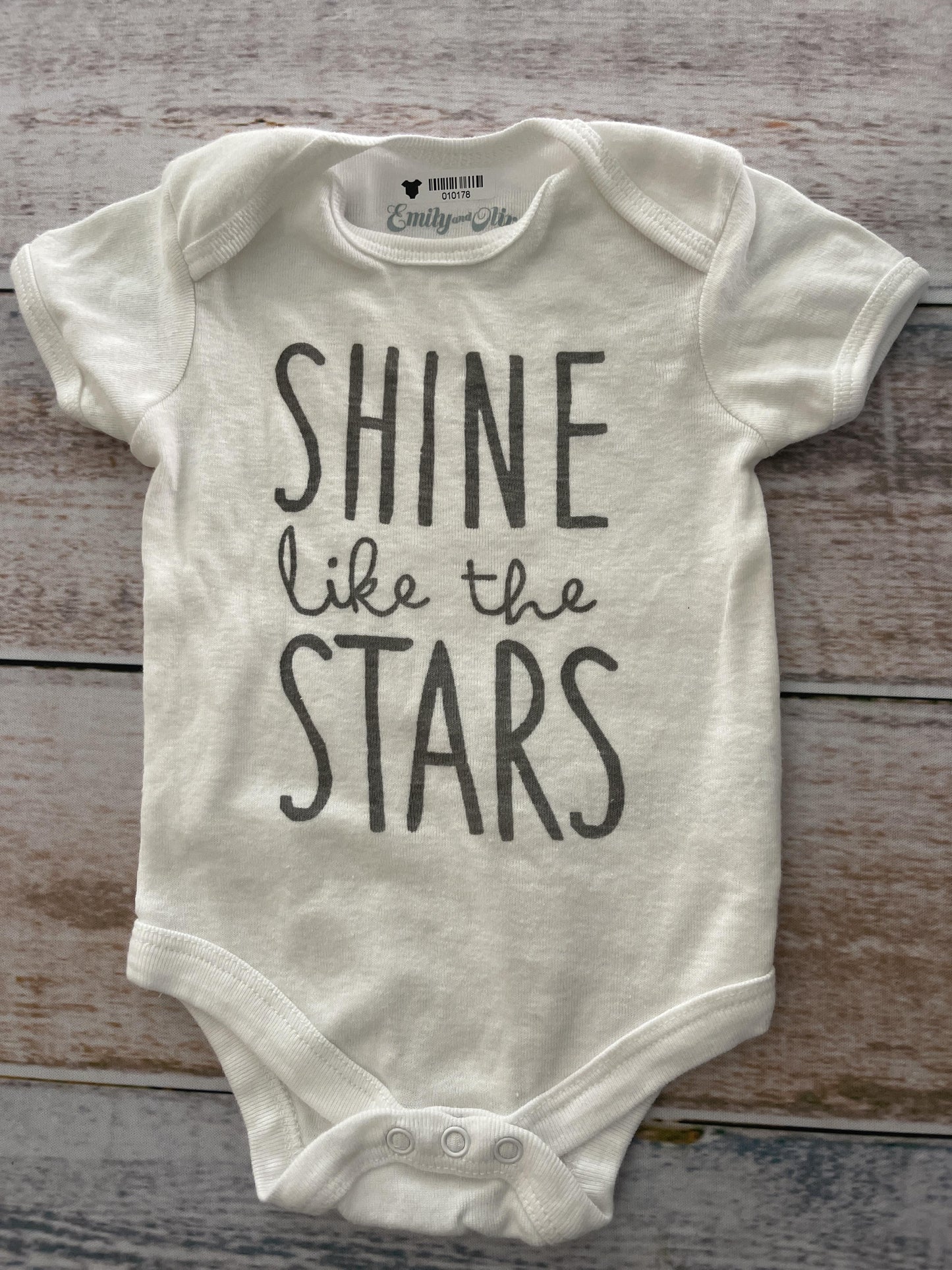 Emily and Oliver Boys White | Grey Onesie Size: 0-3 months White | Grey