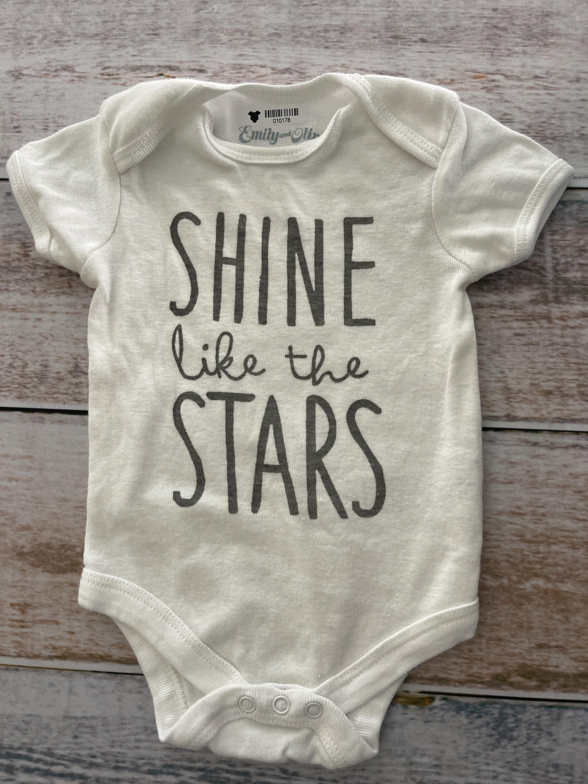 Emily and Oliver Boys White | Grey Onesie Size: 0-3 months White | Grey
