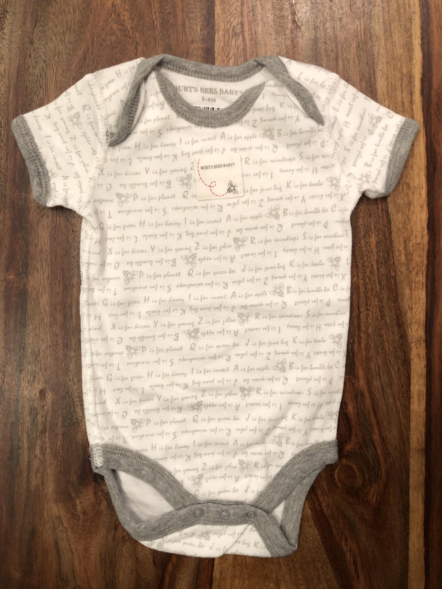 Burt's Bees Girls White | Grey Onesie Size: 3-6 months White | Grey