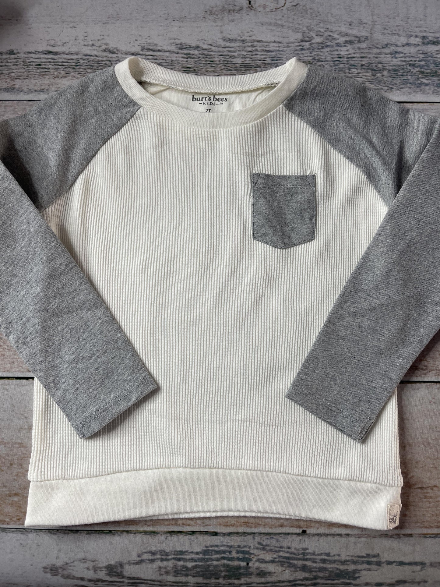 Burt's Bees Boys White | Grey Shirt Size: 2T White | Grey