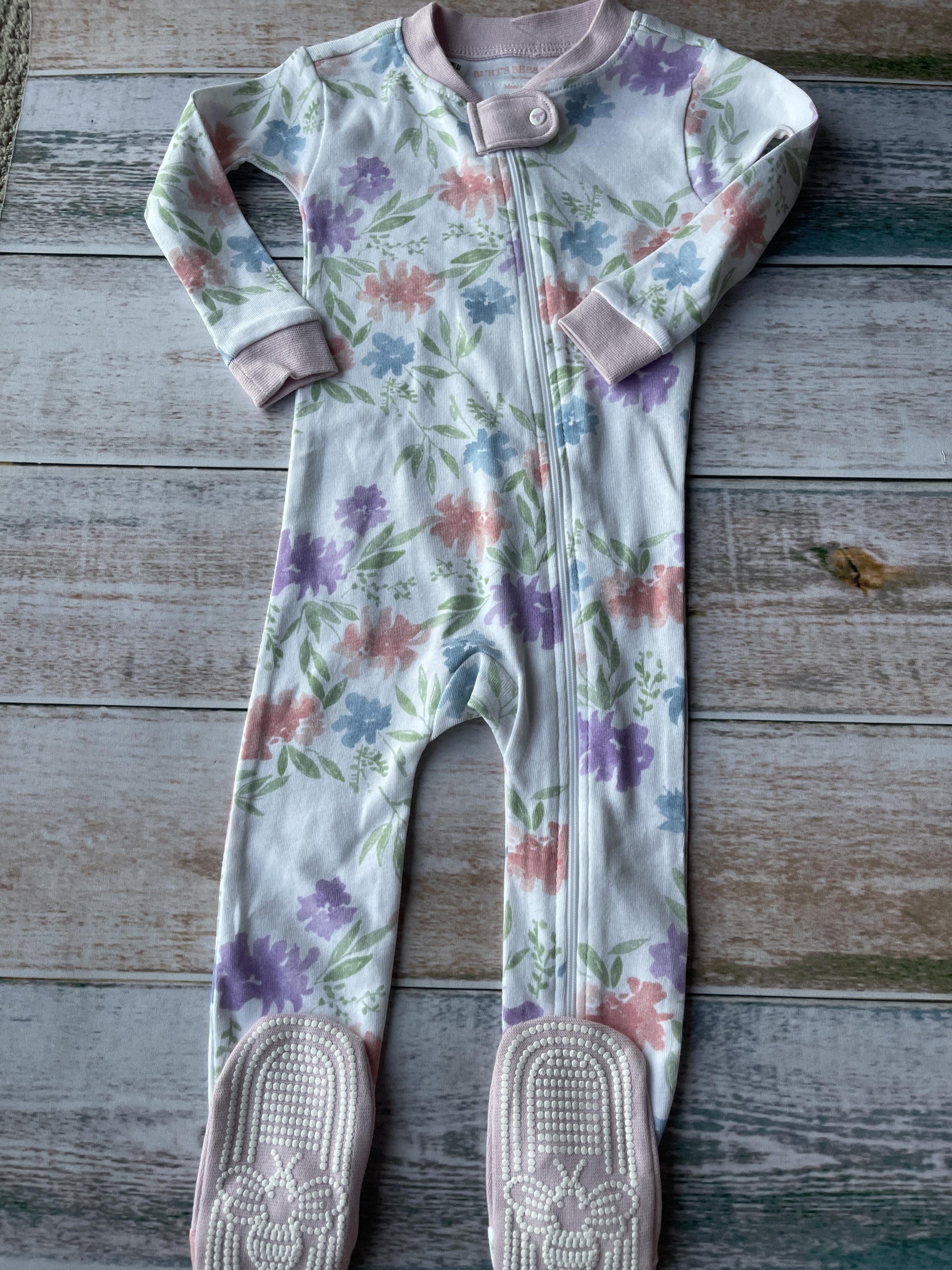 Burt's Bees Girls White | Light Blue | light green | pink Pajamas Size: 6-9 months White | Light Blue | light green | pink