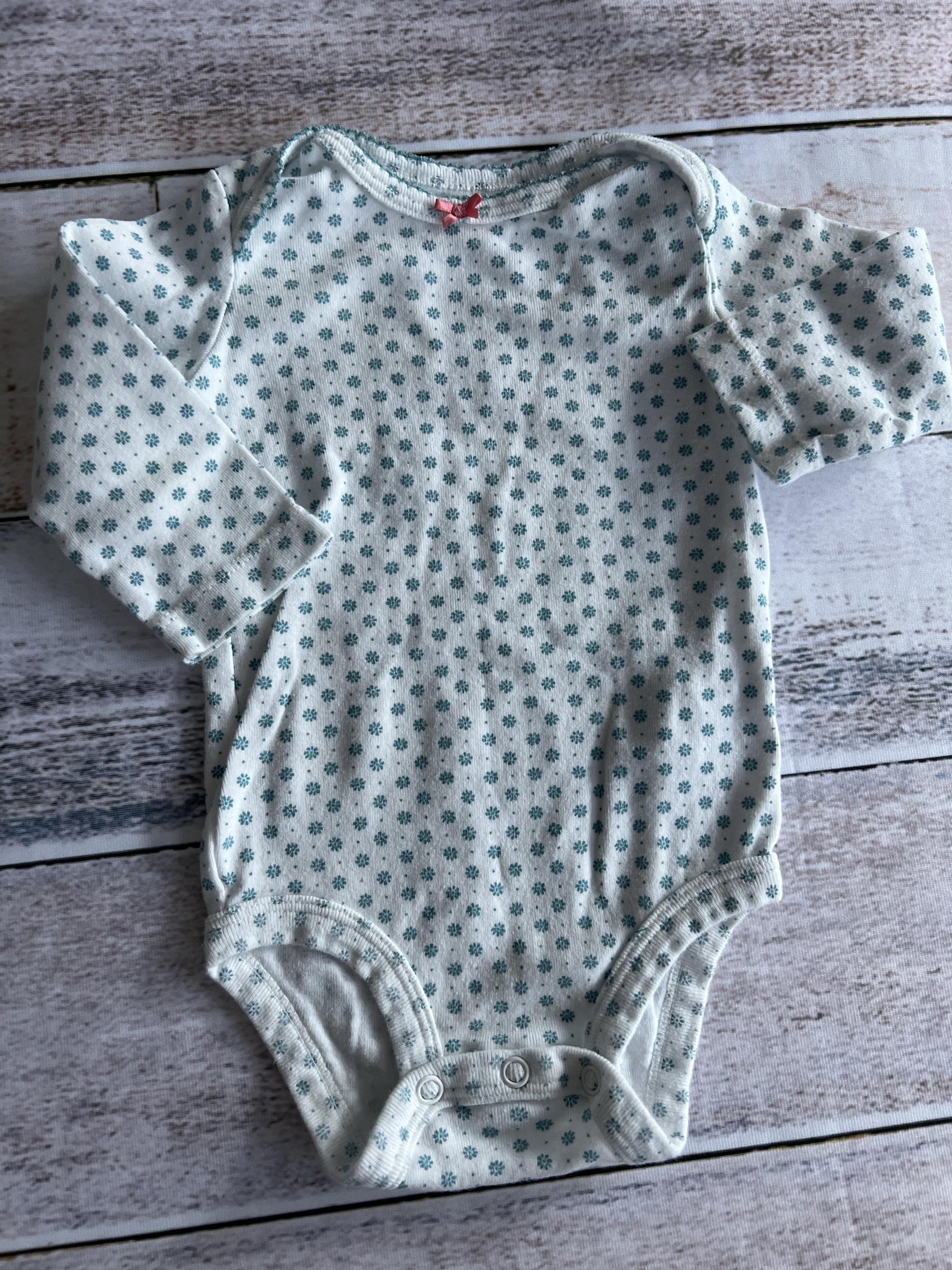 Carters Girls White | Light Blue Onesie Size: 6 months White | Light Blue