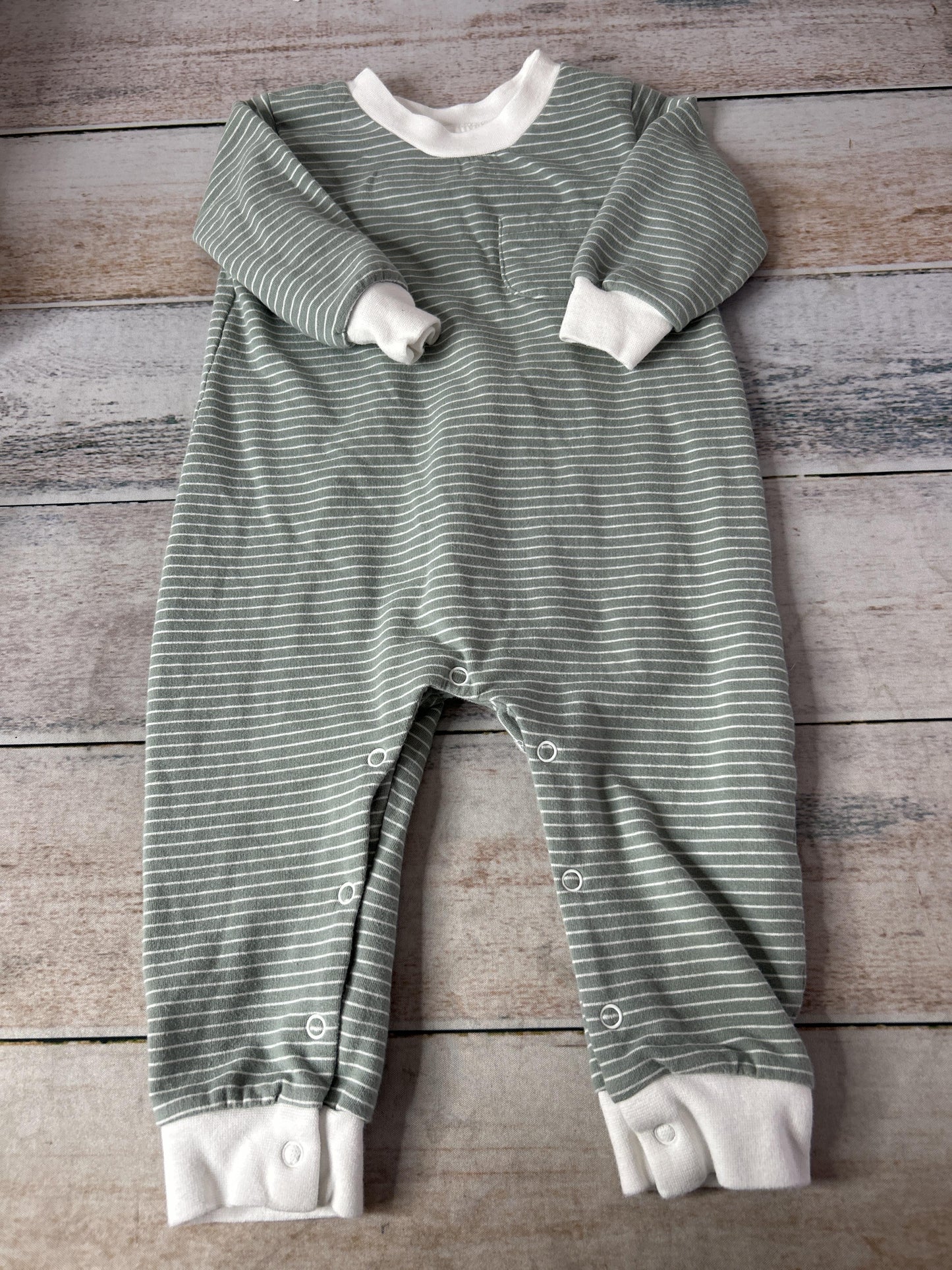 Unisex White | light green | Striped Long Sleeve Outfit Size: 6-12 months White | light green | Striped