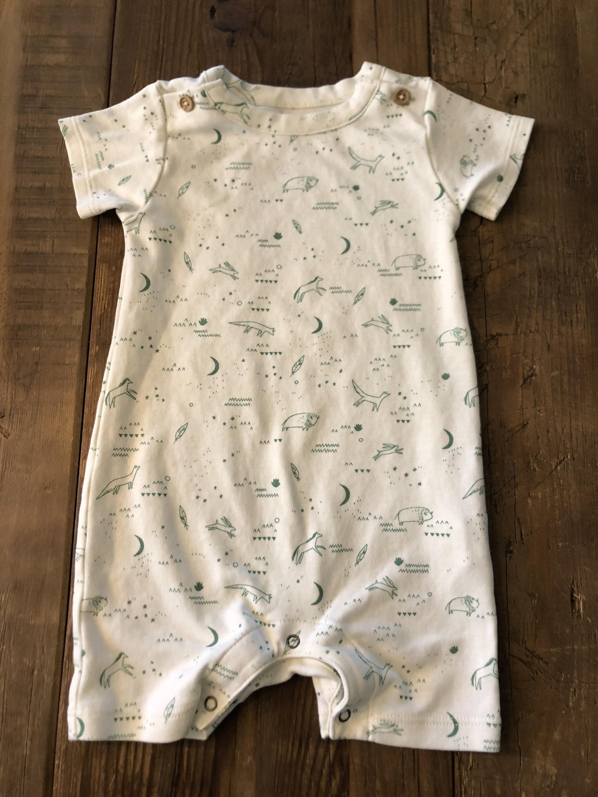 Red Caribou Boys White | light green Romper Size: 3-6 months White | light green
