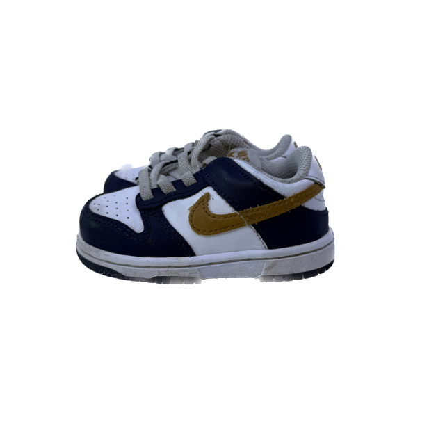 Nike Boys White | Navy Sneakers Size: Toddler 5 White | Navy