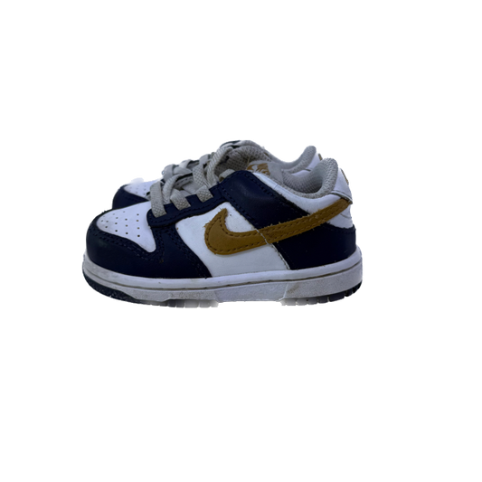 Nike Boys White | Navy Sneakers Size: Toddler 5 White | Navy