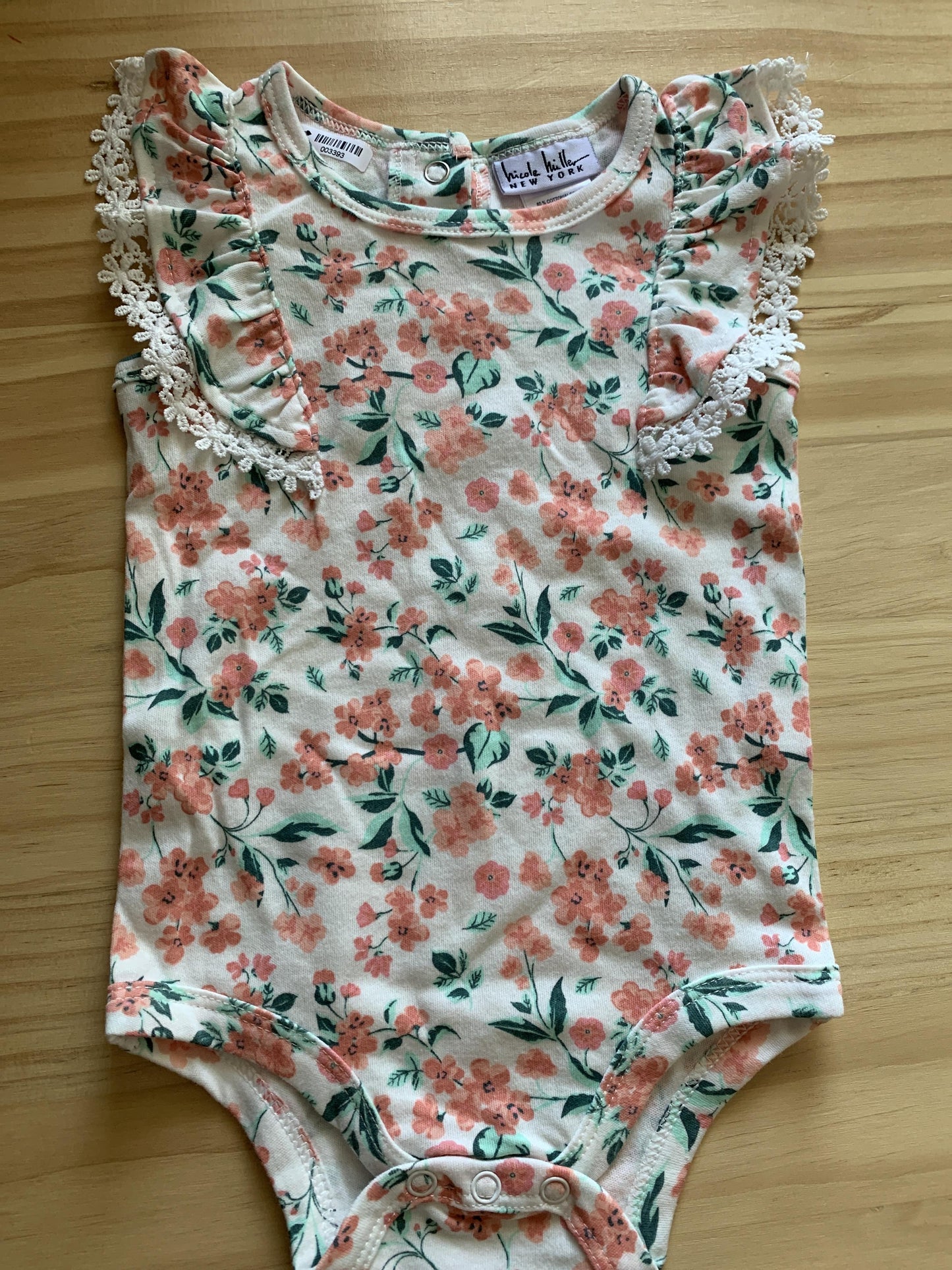 Nicole Miller Girls White | Pink floral Onesie Size: 12M White | Pink floral