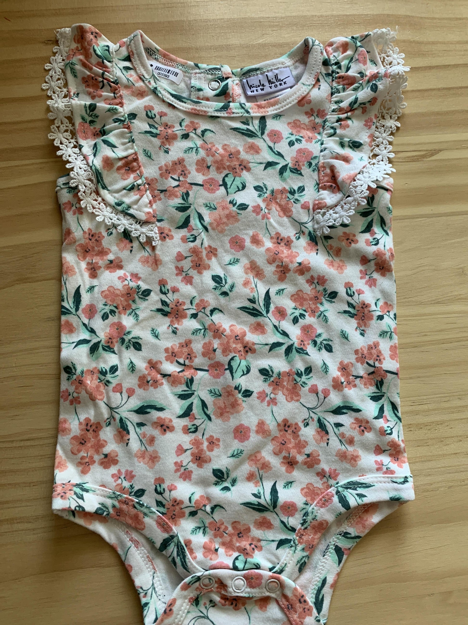 Nicole Miller Girls White | Pink floral Onesie Size: 12M White | Pink floral