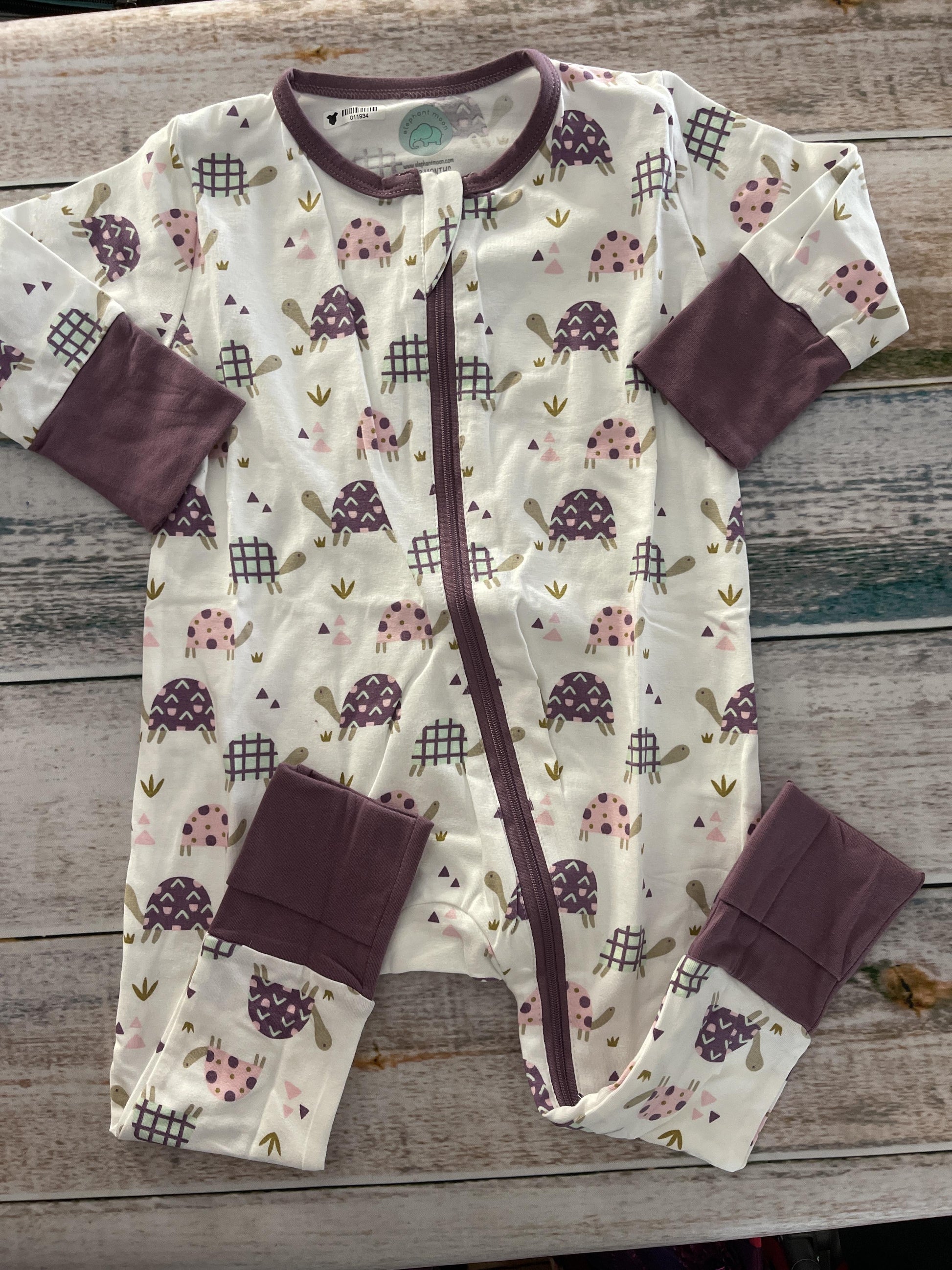 Girls White | pink | purple Pajamas Size: 12-18 months White | pink | purple