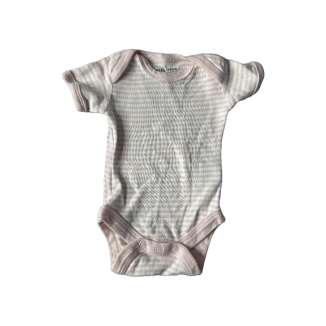 Burt's Bees Girls White | pink Onesie Size: Preemie White | pink