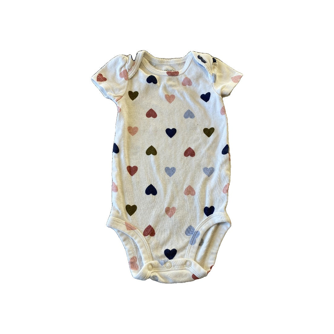 Carters Girls White | Rainbow | Hearts Onesie Size: 6 months White | Rainbow | Hearts