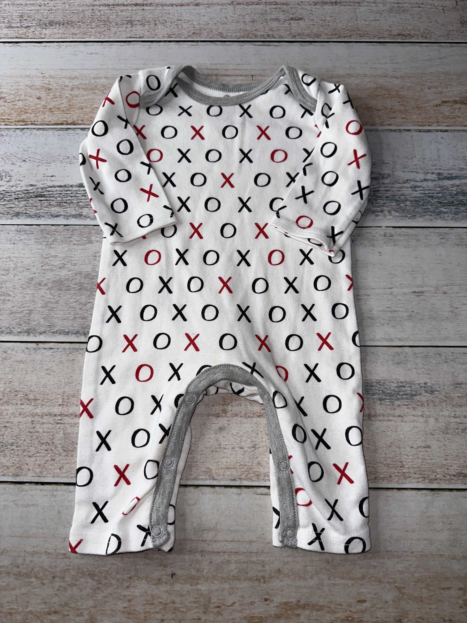 Baby Essentials Unisex White | Red | Black Long Sleeve Outfit Size: 9 months White | Red | Black