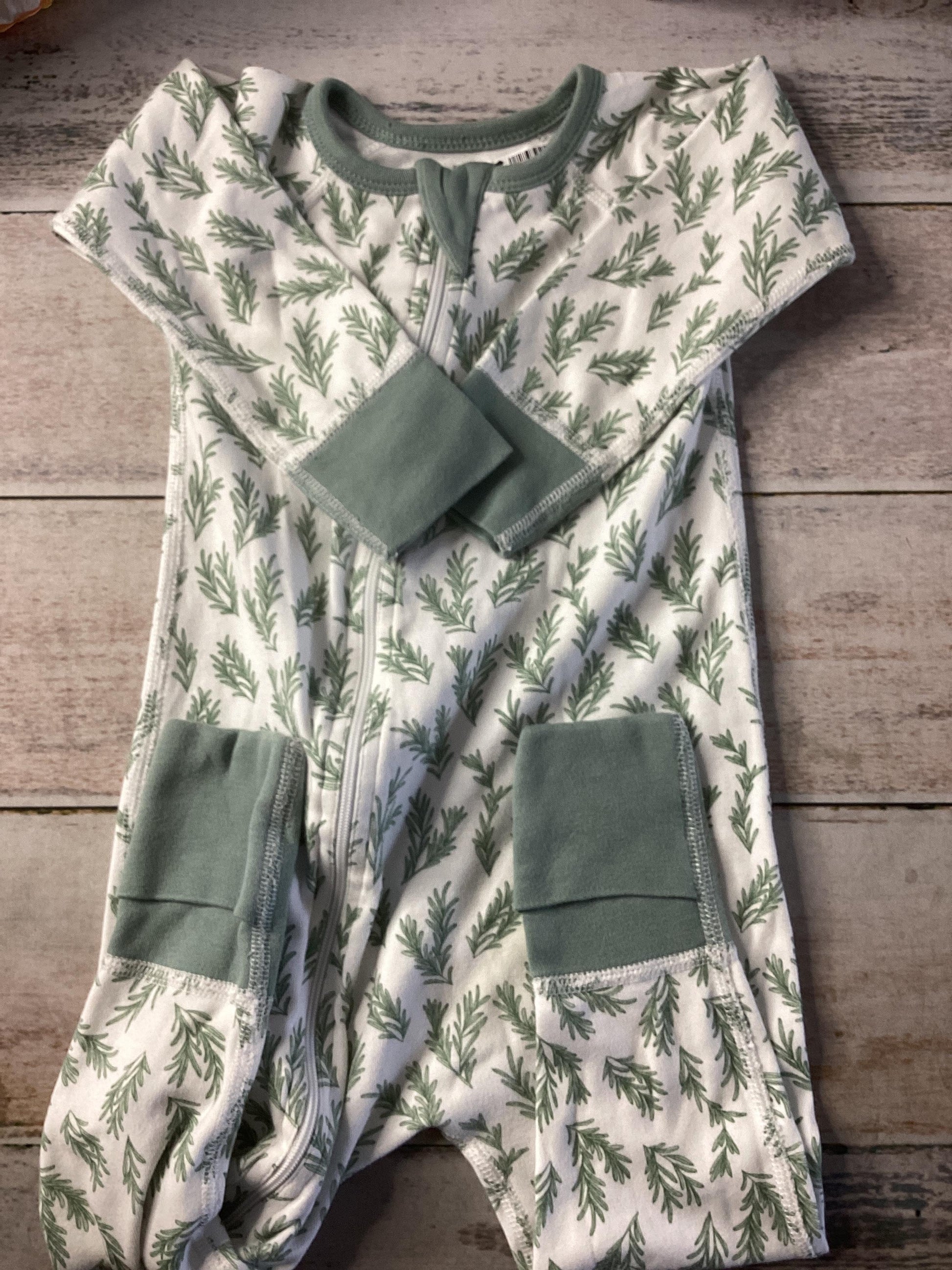 Sapling Unisex White | Sage | plants Pajamas Size: 12-18 months White | Sage | plants