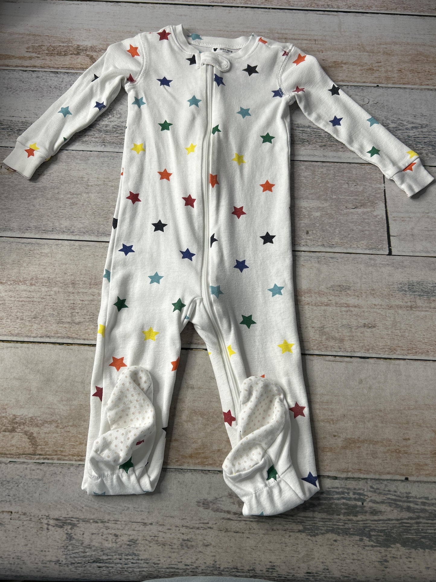 Primary Unisex White | Stars | Blue | Yellow | green Pajamas Size: 12-18 months White | Stars | Blue | Yellow | green