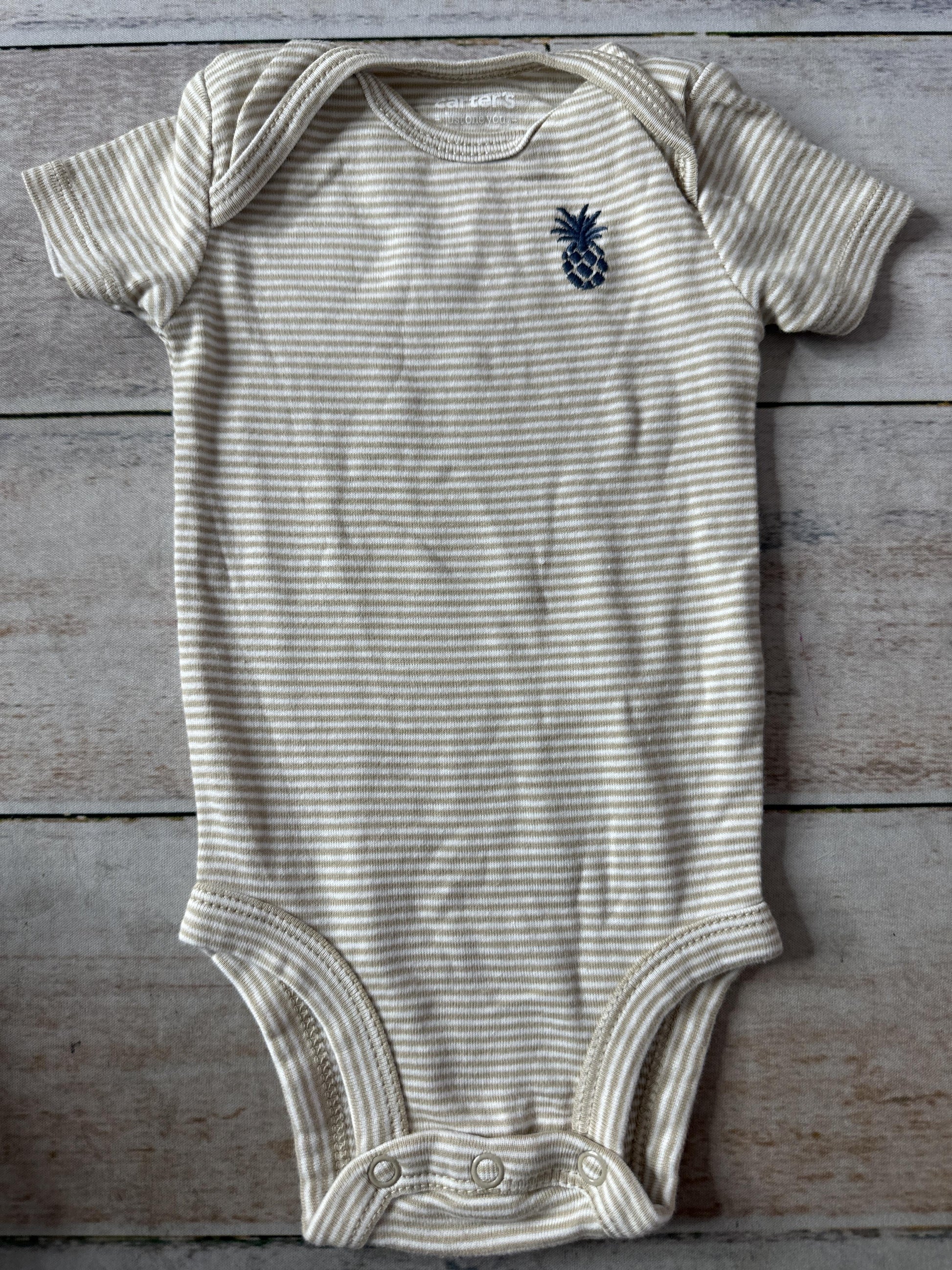 Unisex White | Tan Button Down Short Sleeve Size: 0-3 months White | Tan