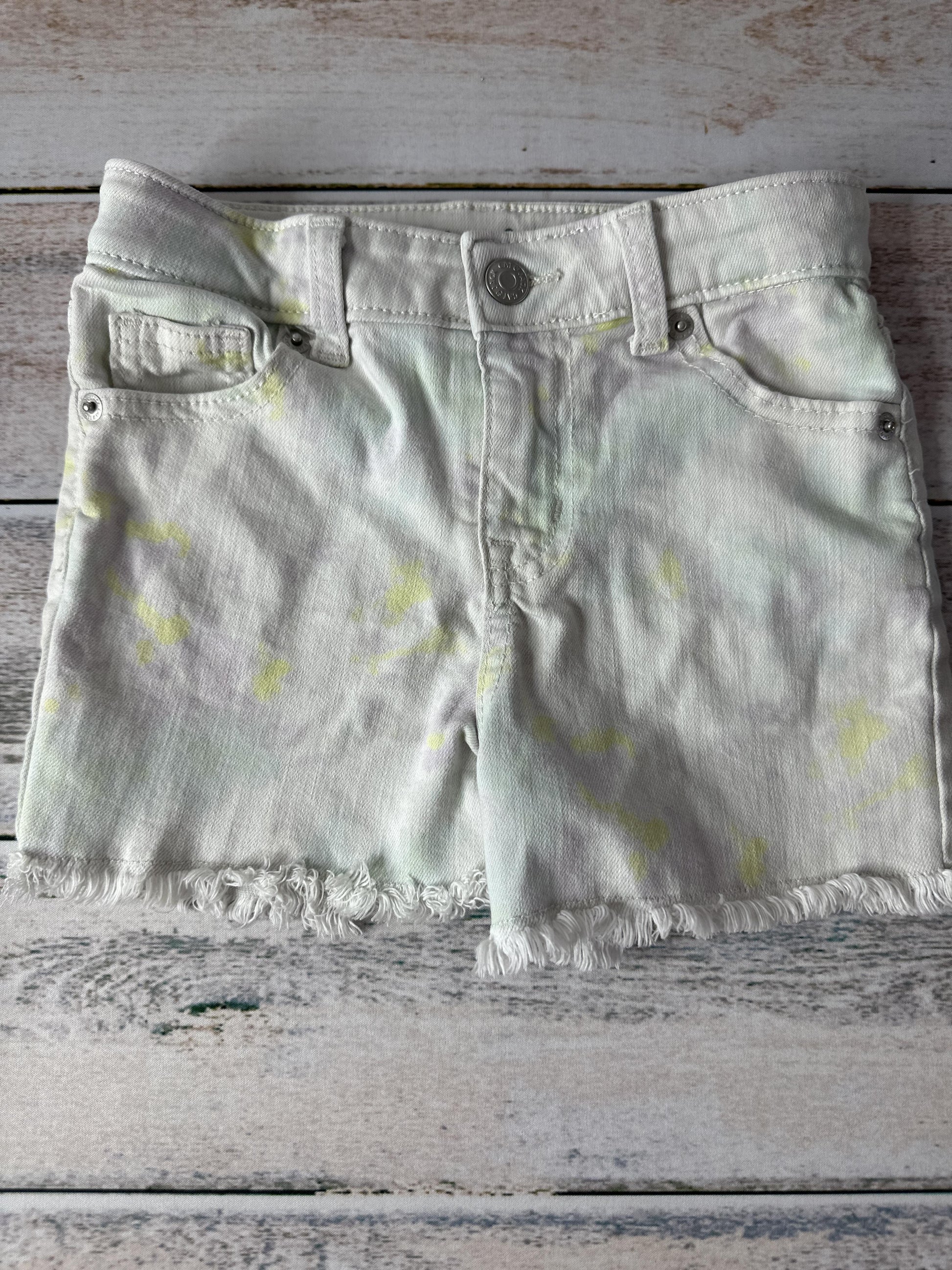 Cat & Jack Unisex White | Tie Dye Shorts Size: 6 White | Tie Dye