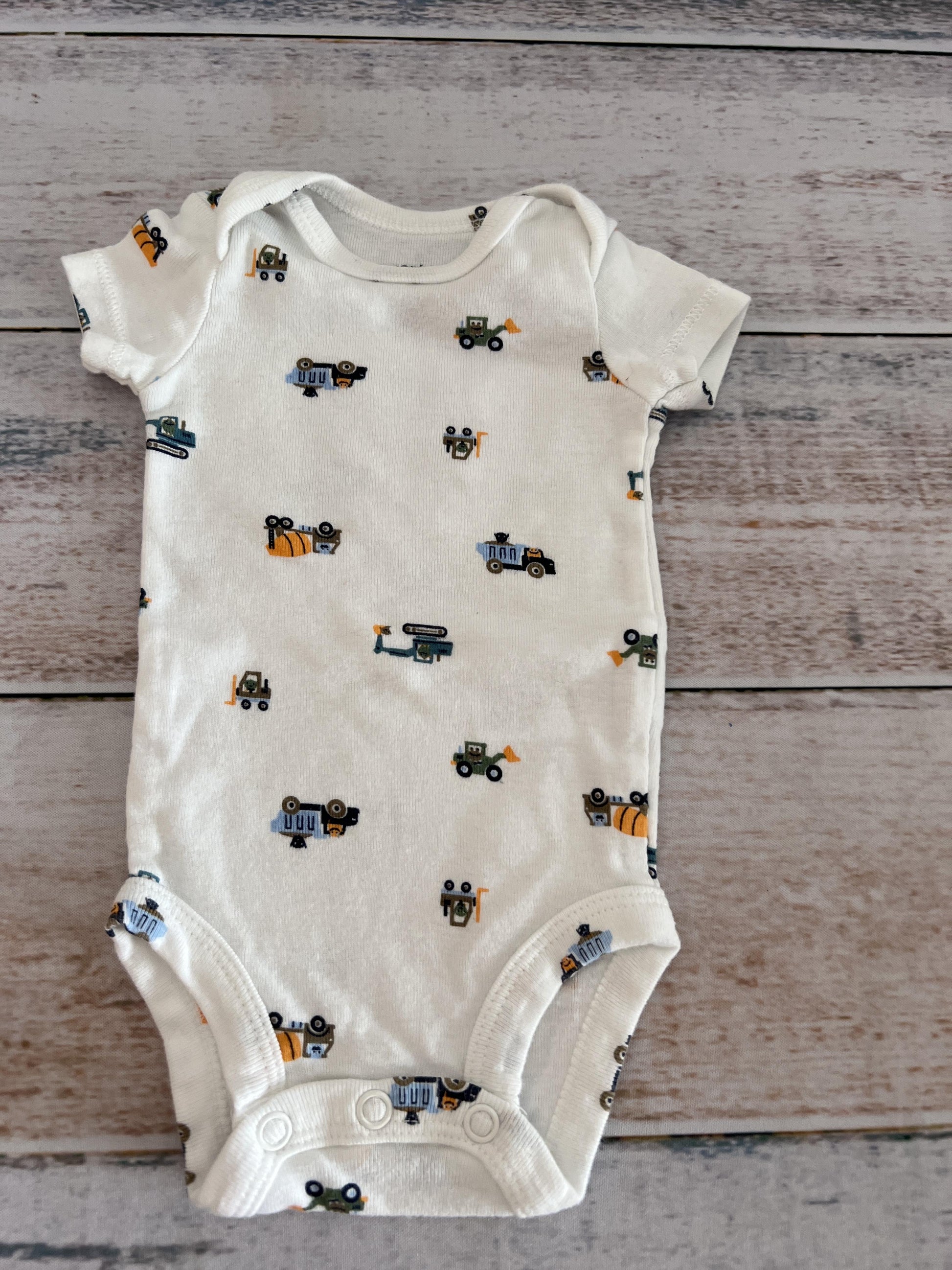 Carters Boys White | Trucks Onesie Size: Newborn White | Trucks