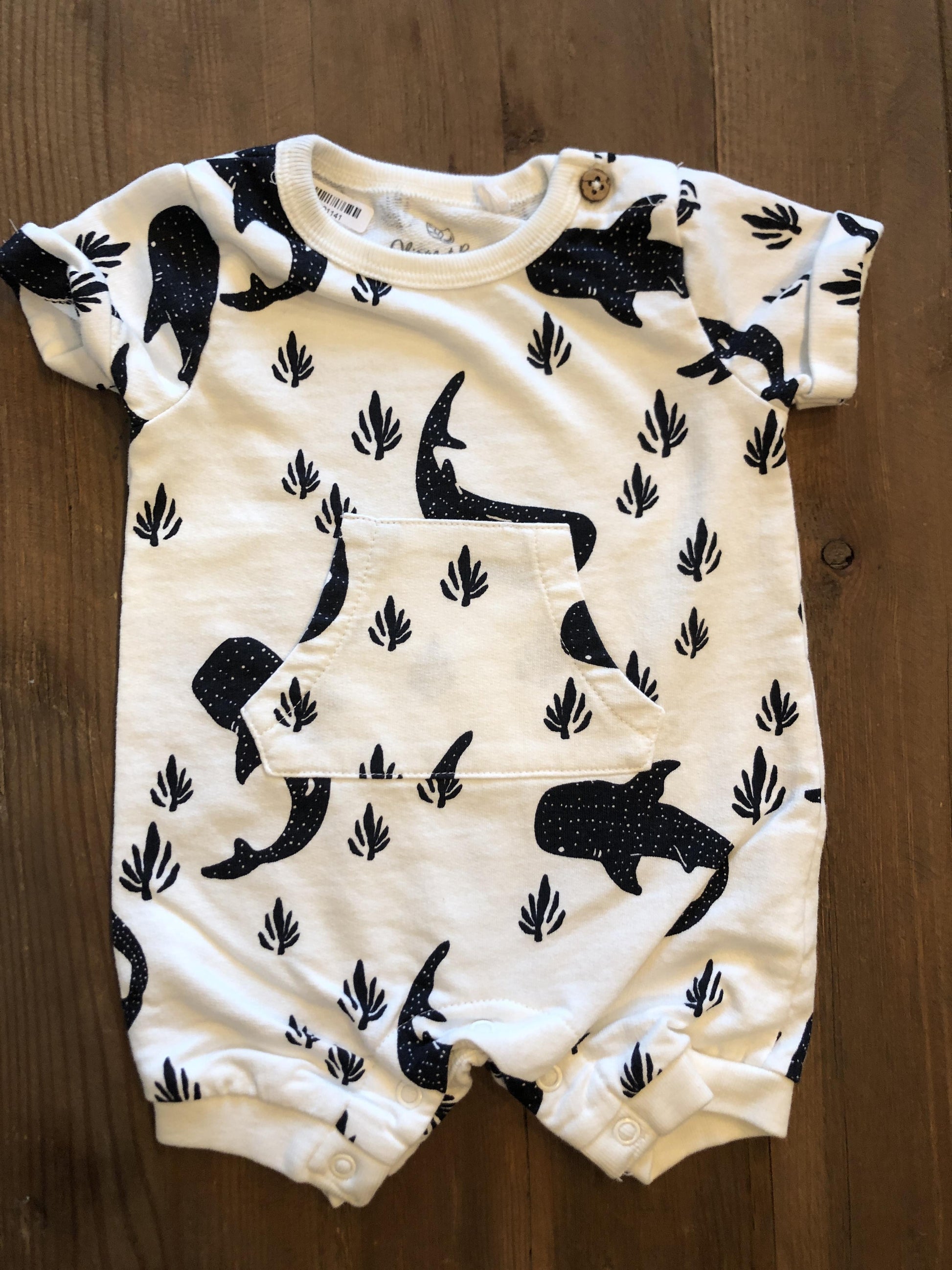 Oliver & Rain Unisex White | whales Shorts Size: Newborn White | whales