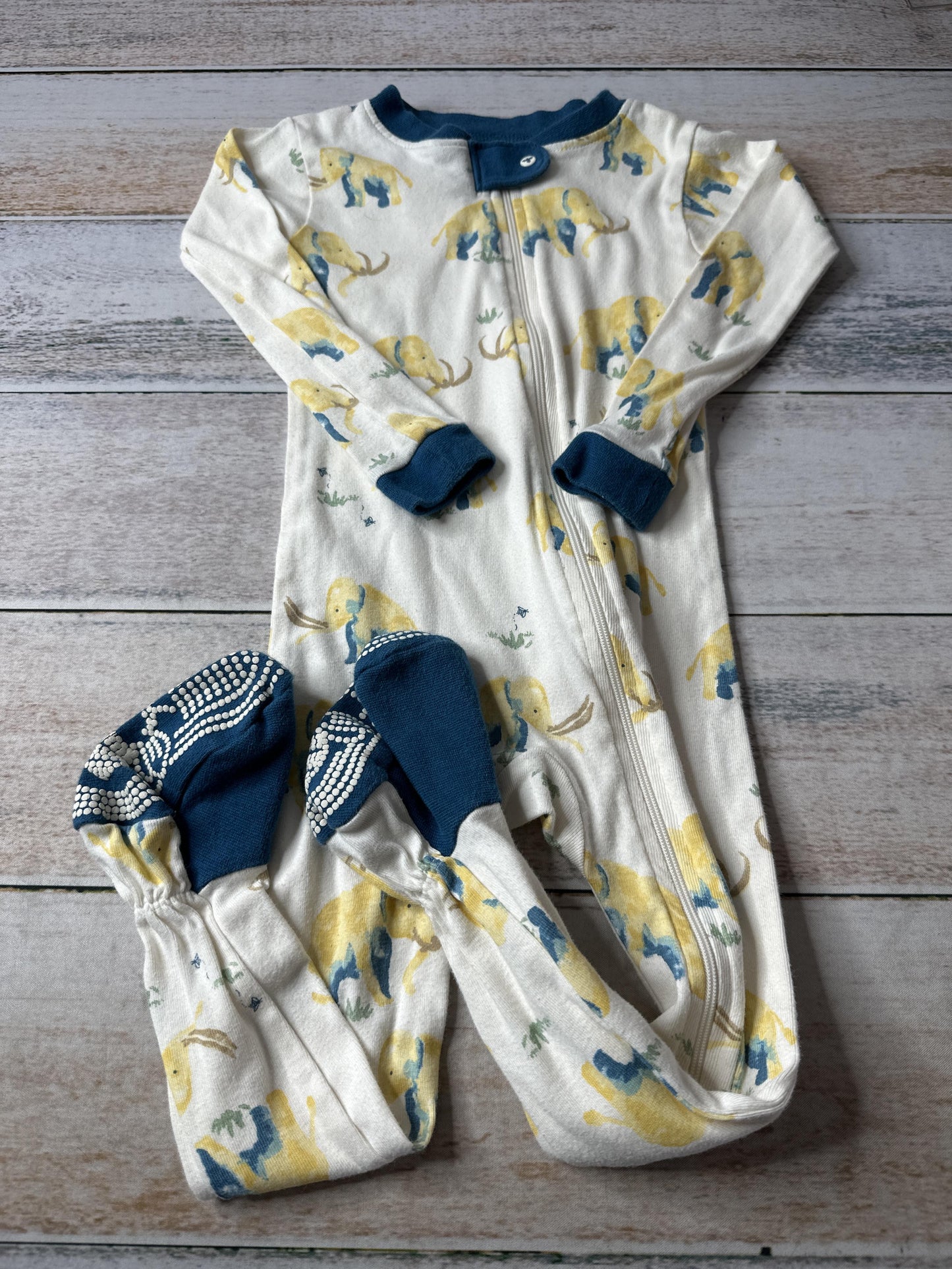 Burt's Bees Boys White | Yellow | Elephant Pajamas Size: 24 months White | Yellow | Elephant