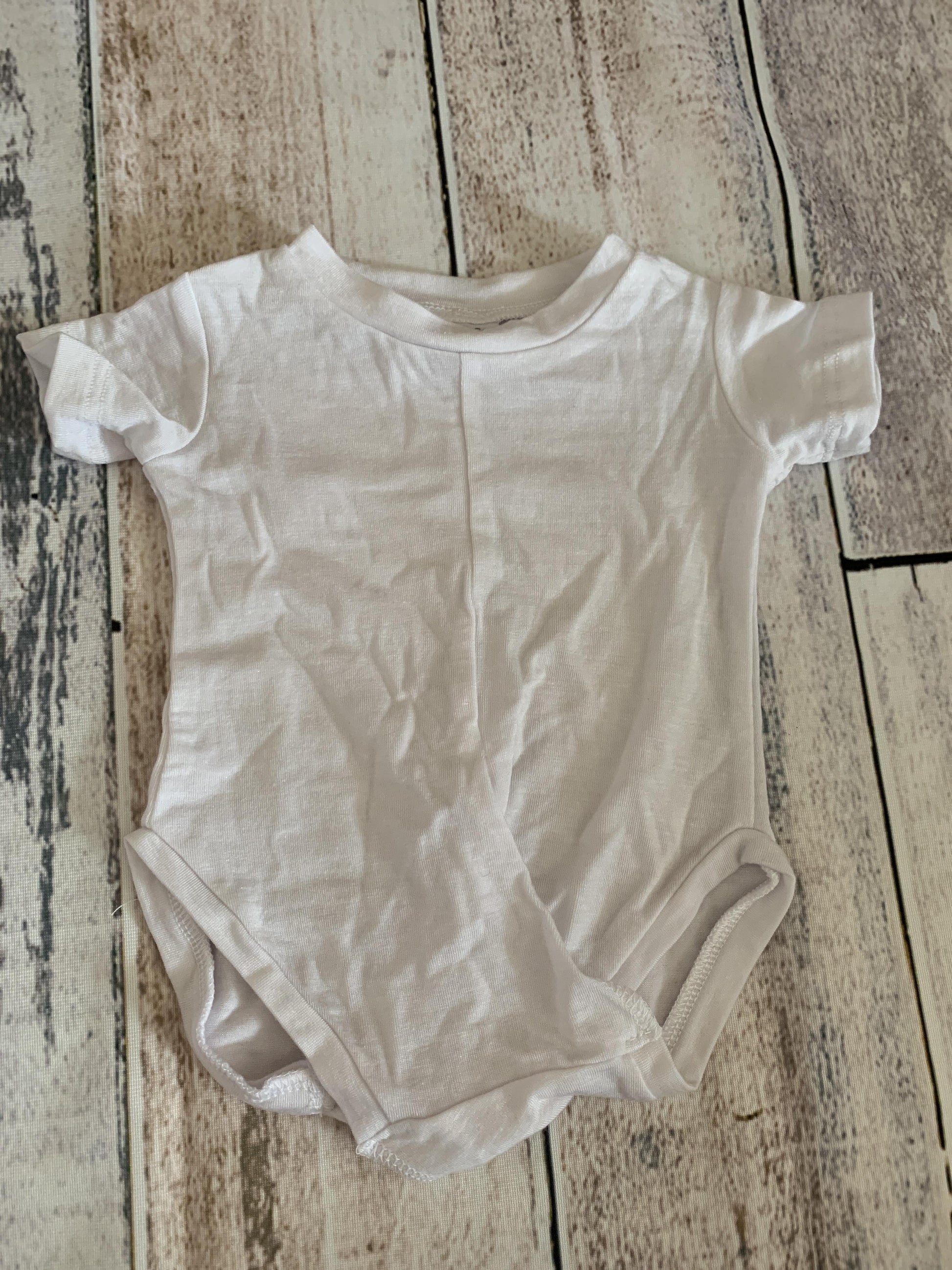 Peasy Unisex White Onesie Size: Newborn White