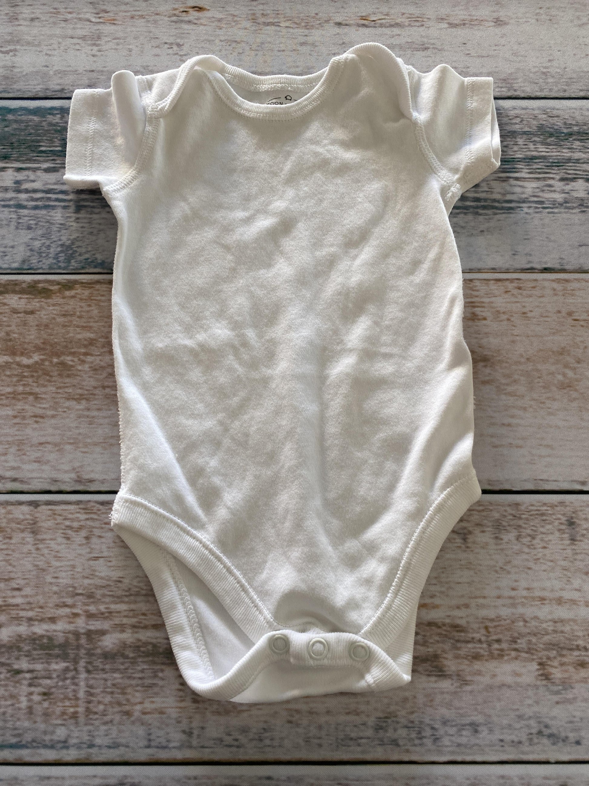 Moon and back Unisex White Onesie Size: 3-6 months White