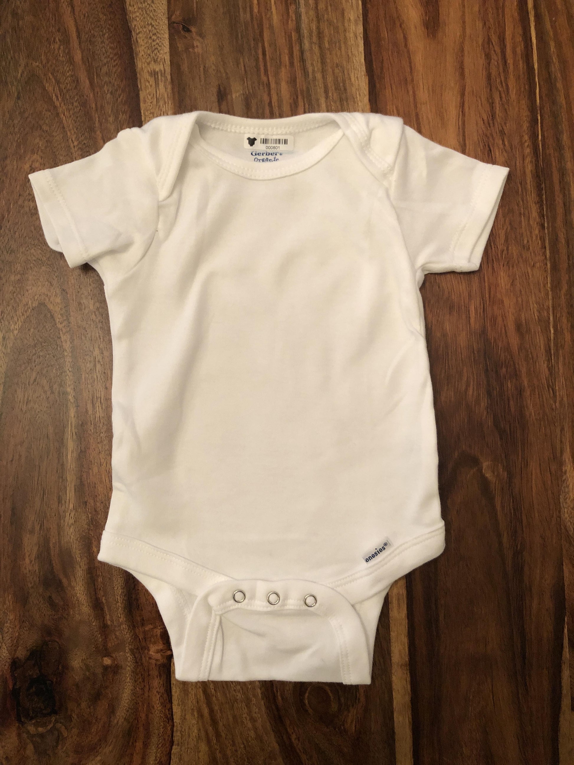 Gerber organic Unisex White Onesie Size: 3-6 months White
