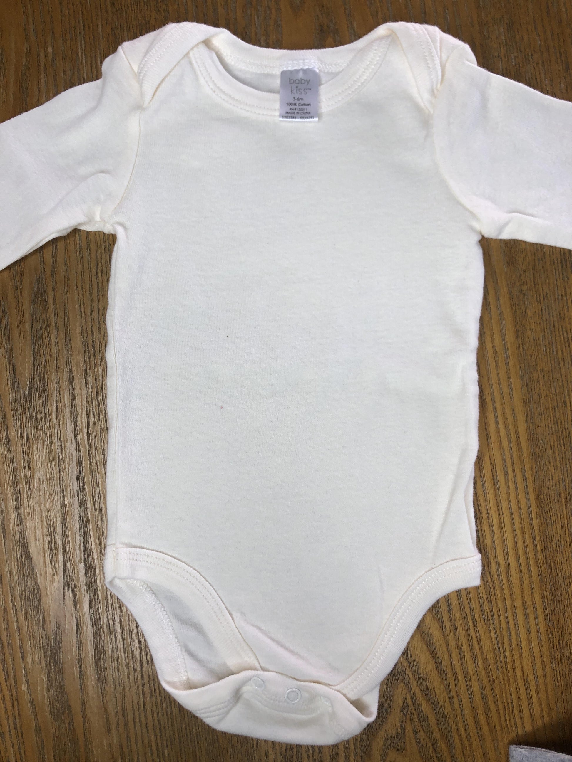 Baby Kiss Unisex White Onesie Size: 3-6 months White