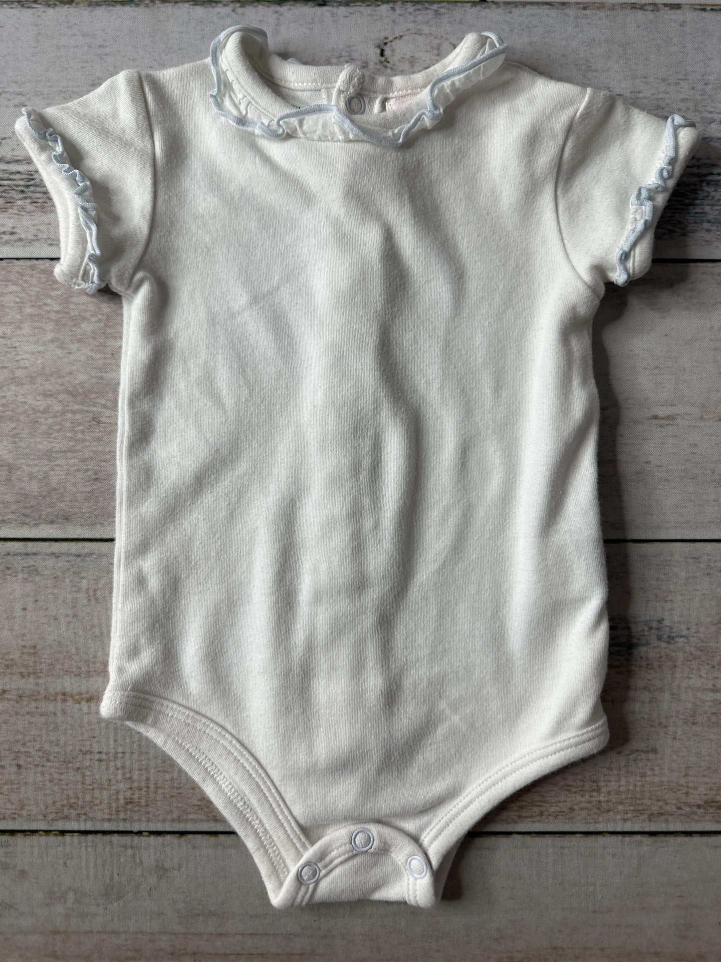Gocco Girls White Onesie Size: 6-9 months White