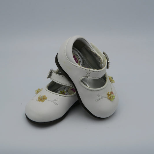 Buster Brown Girls White Shoes Size: 2 Infant White