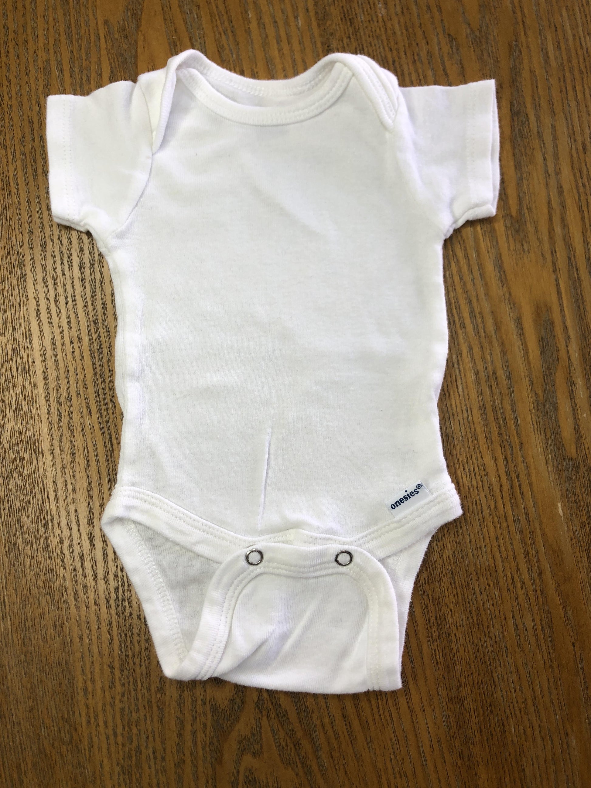 Gerber Childrenswear Unisex White Onesie Size: Newborn White