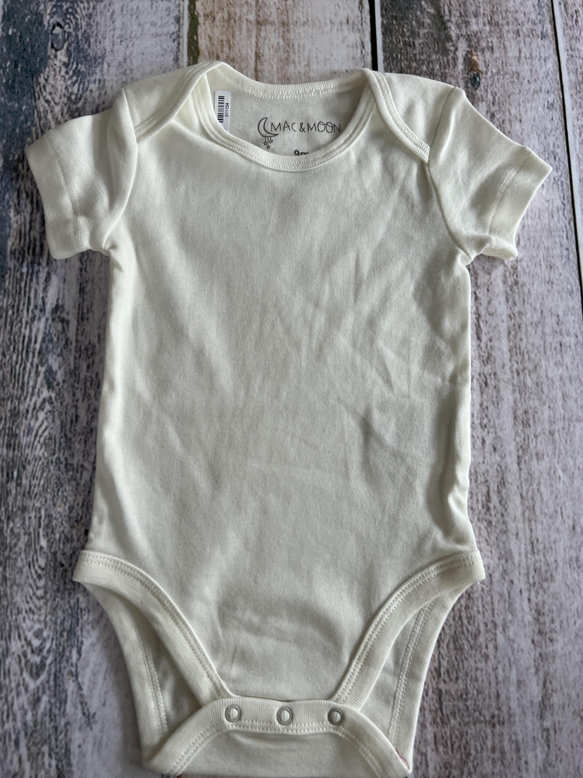 Mac and Moon Unisex White Onesie Size: 9 months White