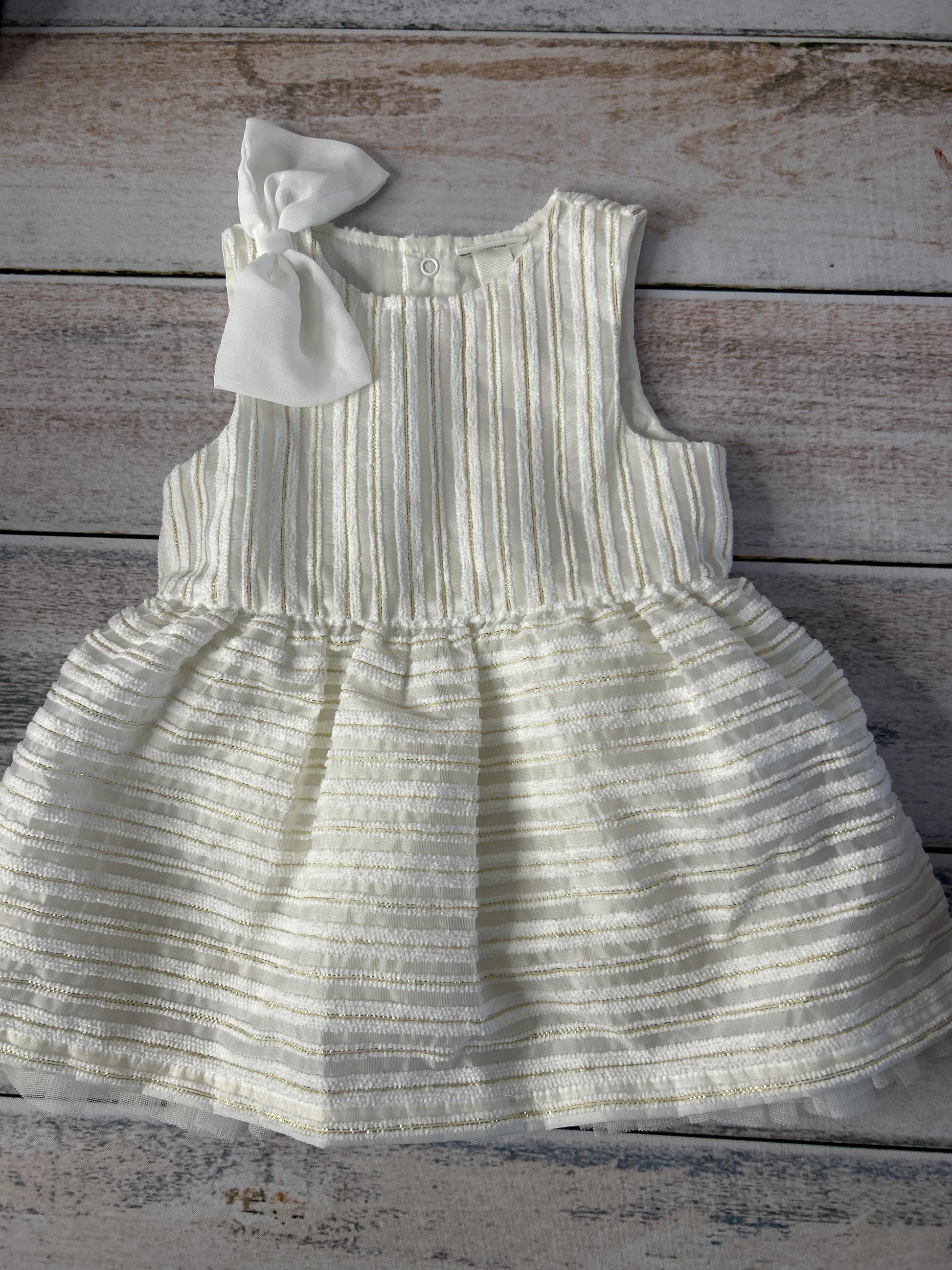 Girls White Dress Size: 6-9 months White