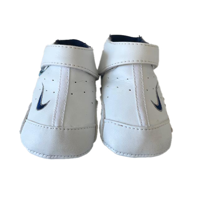 Nike Boys White Shoes Size: 1 Infant