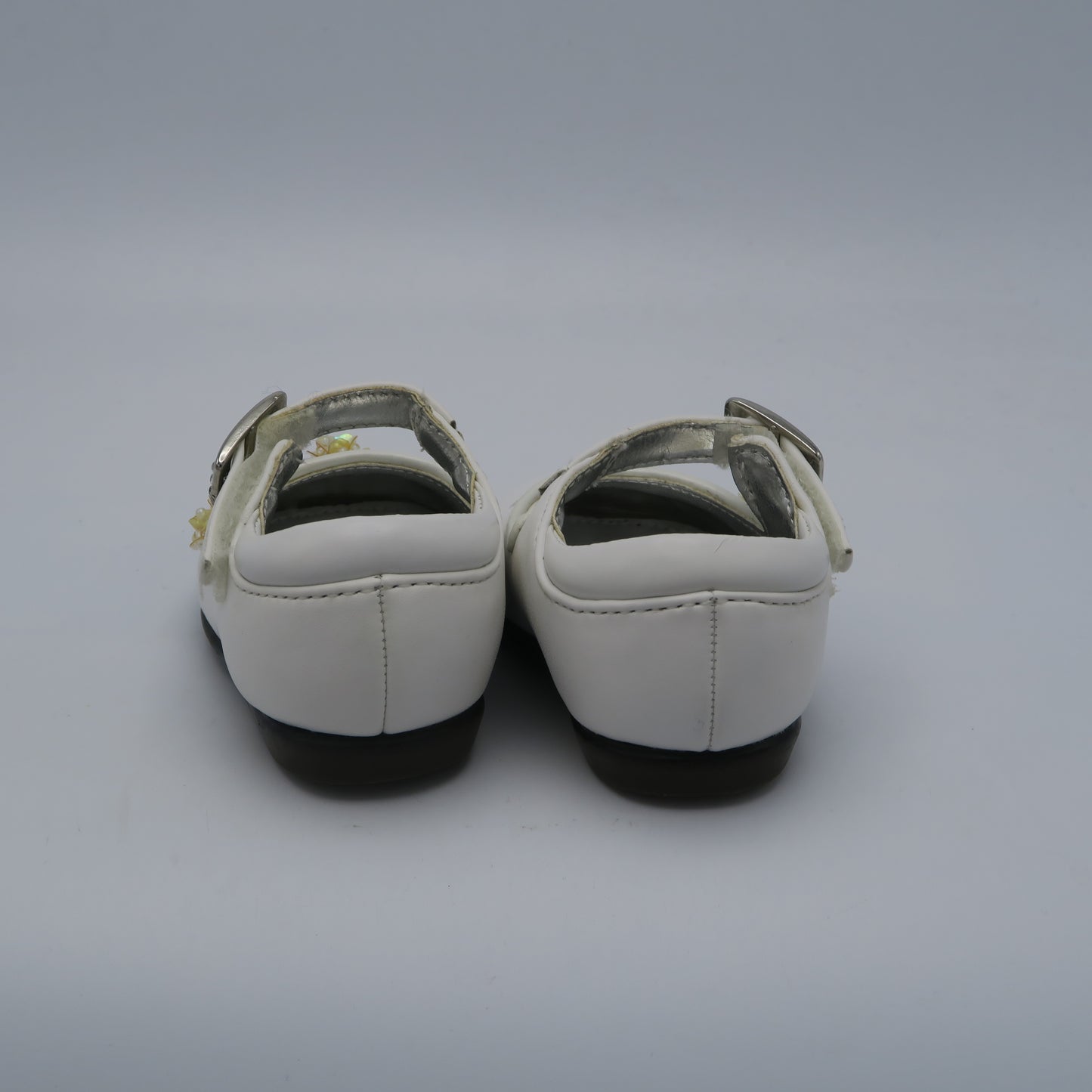 Buster Brown Girls White Shoes Size: 2 Infant White