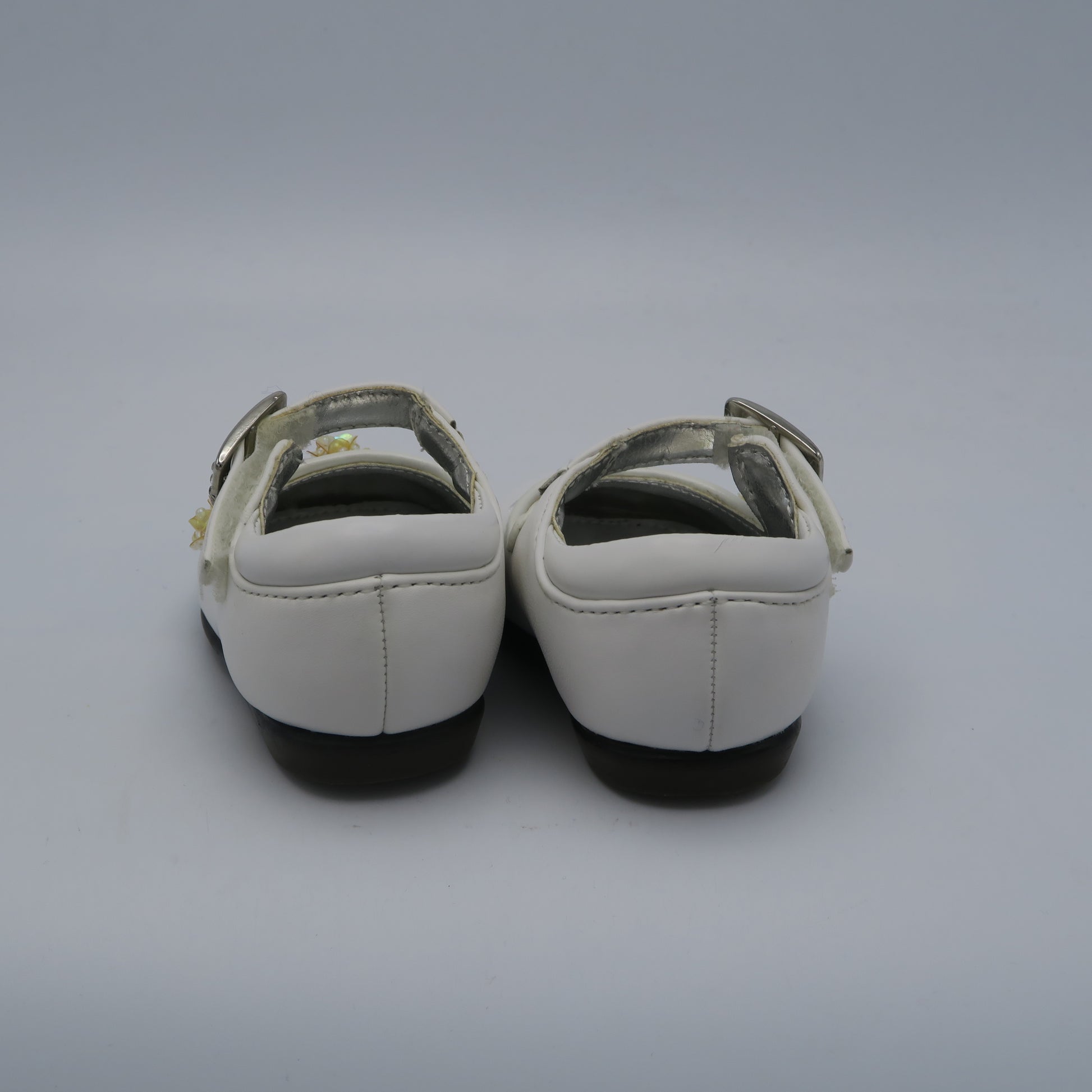 Buster Brown Girls White Shoes Size: 2 Infant White