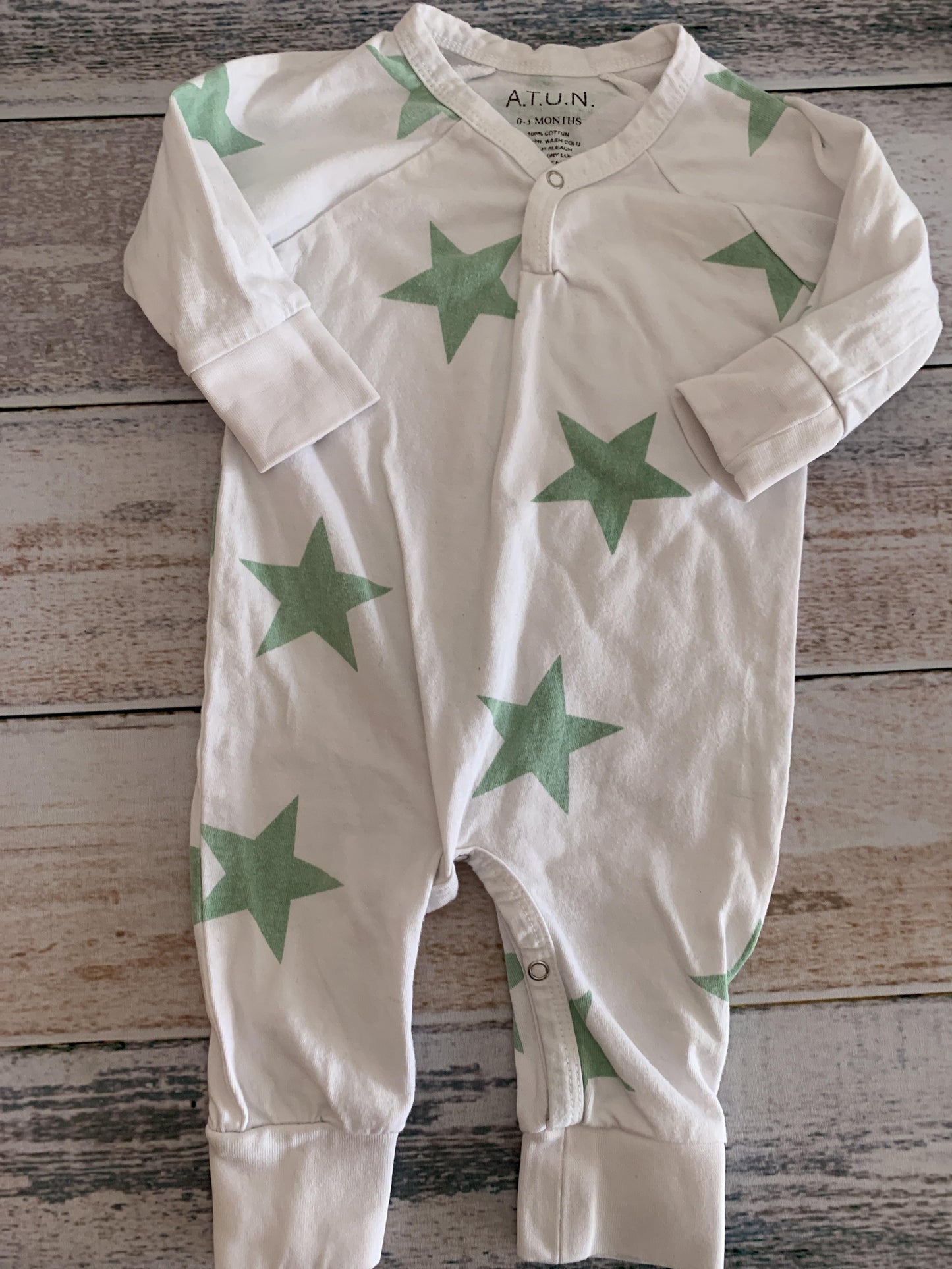 Boys Wool White | light green | Stars Long Sleeve Outfit Size: 0-3 months Wool White | light green | Stars