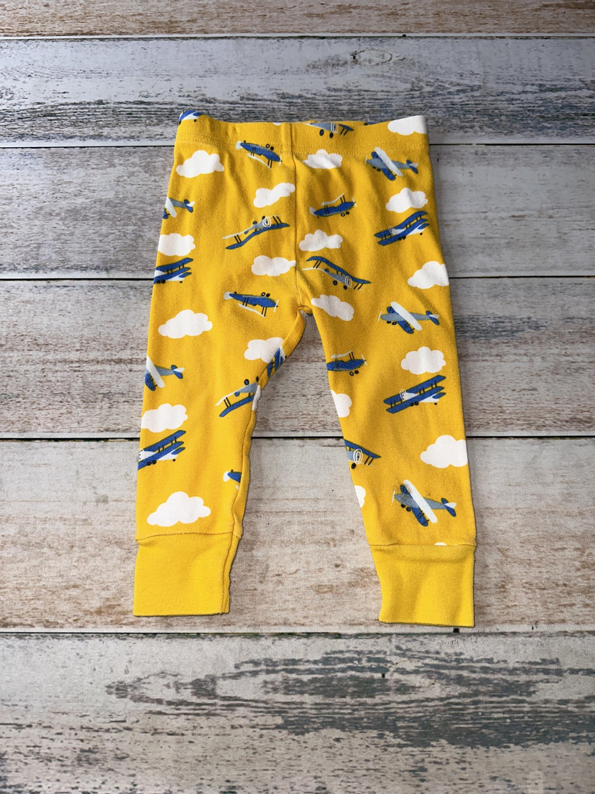 Old Navy Unisex Yellow | airplanes Pajamas Size: 12-18 months Yellow | airplanes