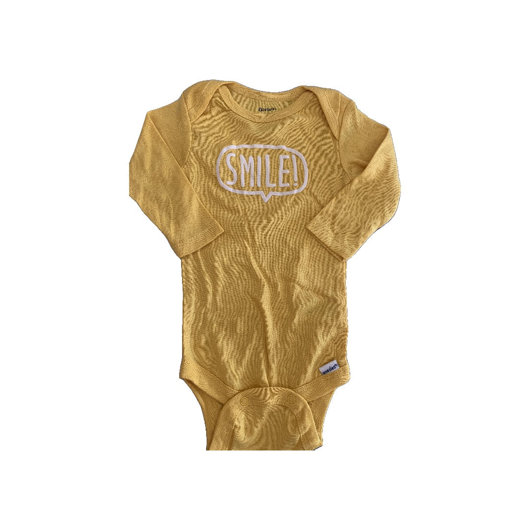 Gerber organic Boys Yellow | Graphic Onesie Size: 0-3 months Yellow | Graphic