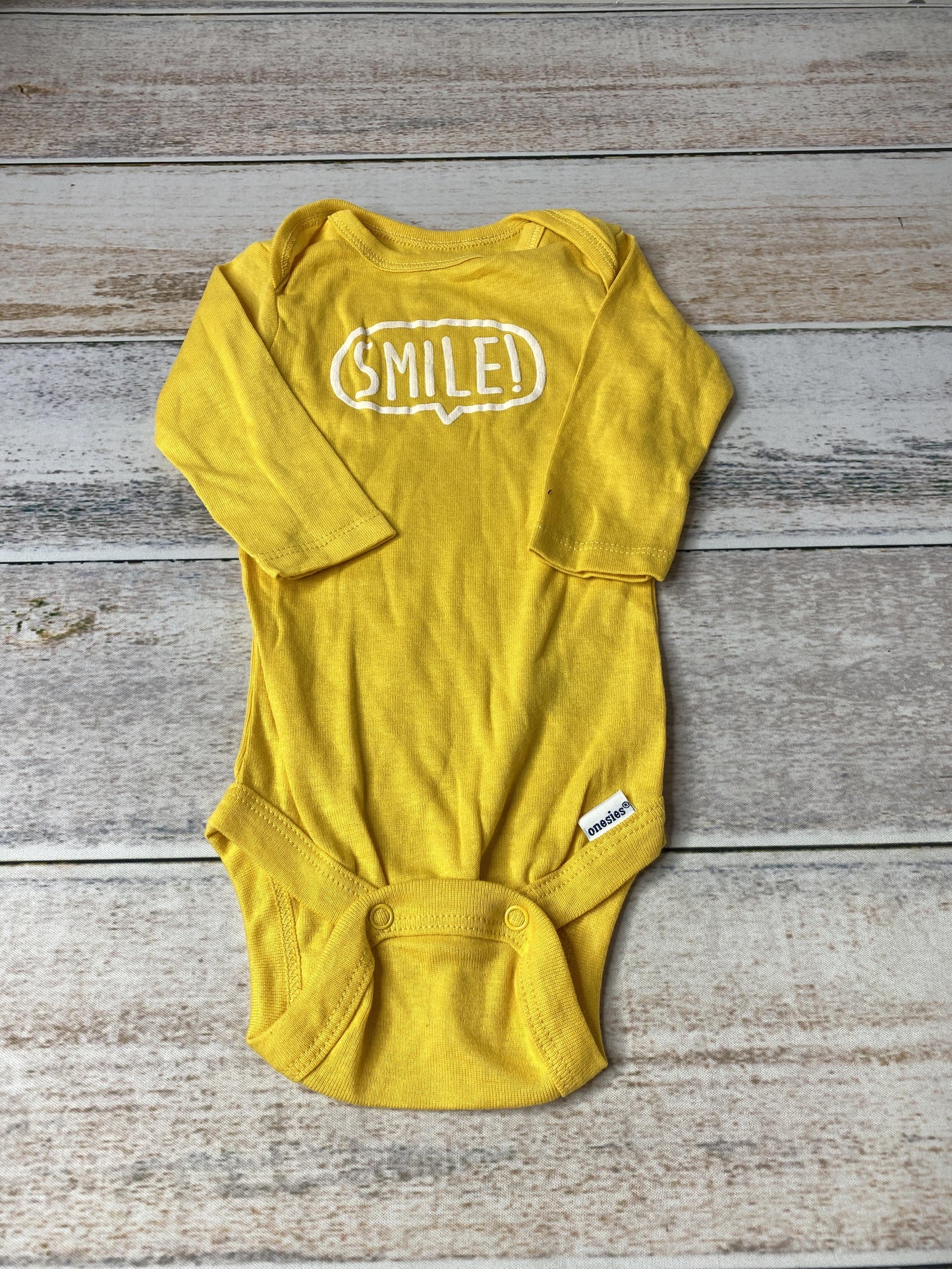 Gerber organic Boys Yellow | Graphic Onesie Size: 0-3 months Yellow | Graphic