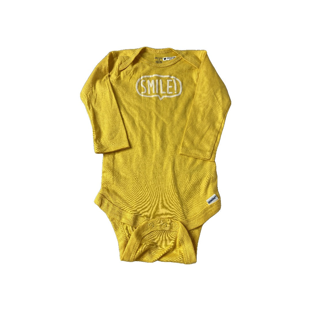 Gerber organic Boys Yellow | Graphic Onesie Size: 6-9 months Yellow | Graphic