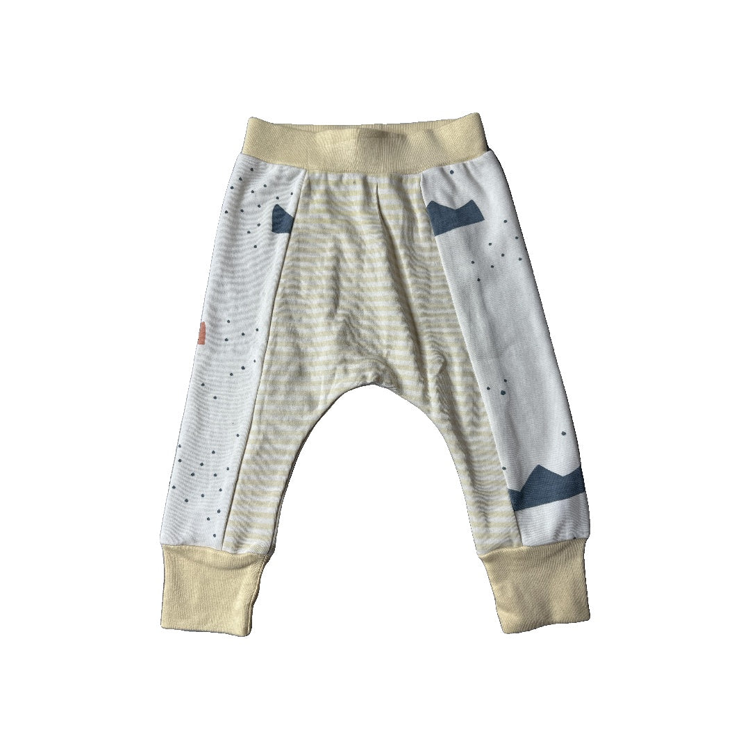 Cat & Dogma Boys Yellow | Grey | Graphic | White Pants Size: 12-18 months Yellow | Grey | Graphic | White
