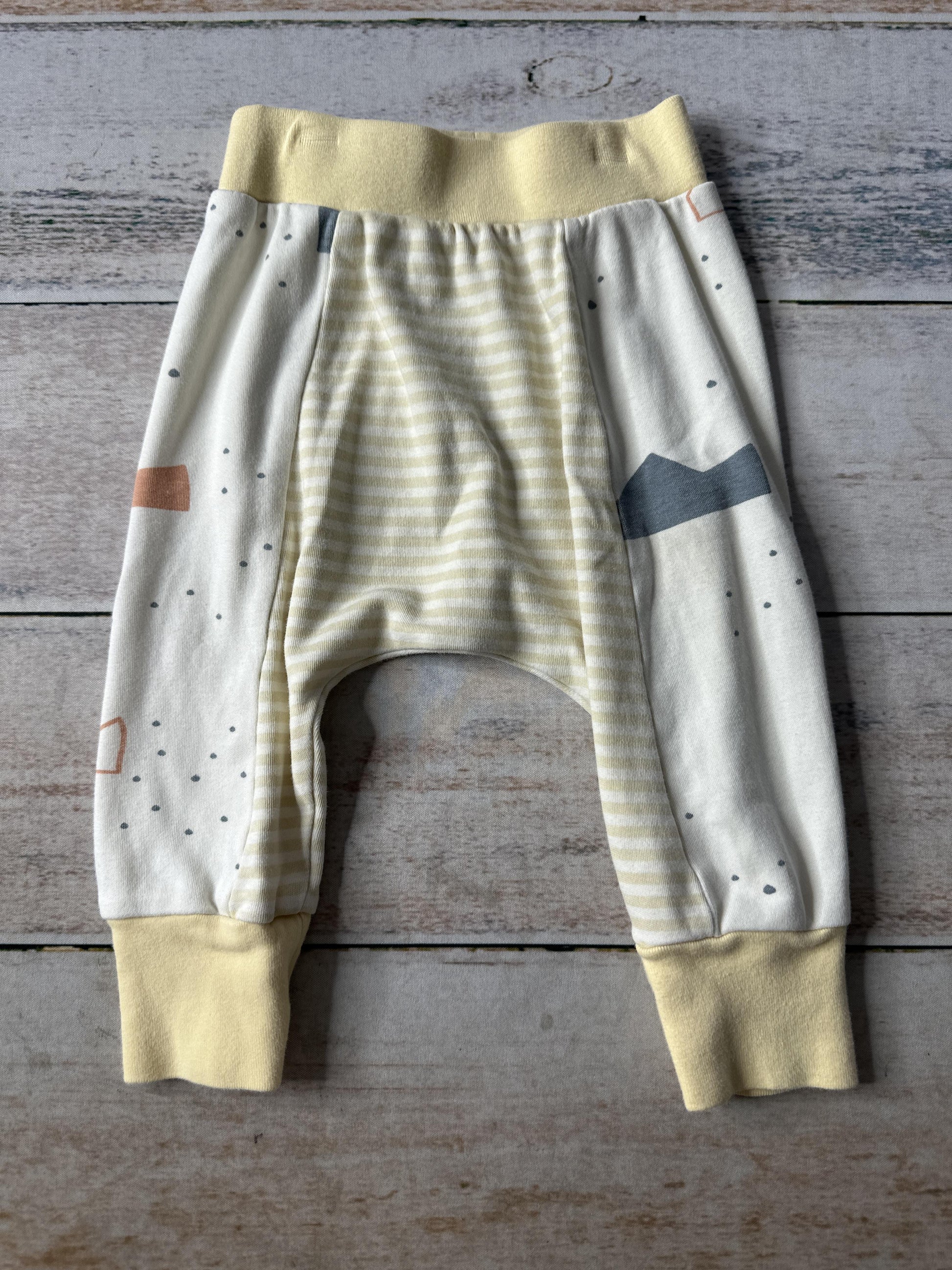 Cat & Dogma Unisex Yellow | Pattern Pants Size: 6-12 months Yellow | Pattern
