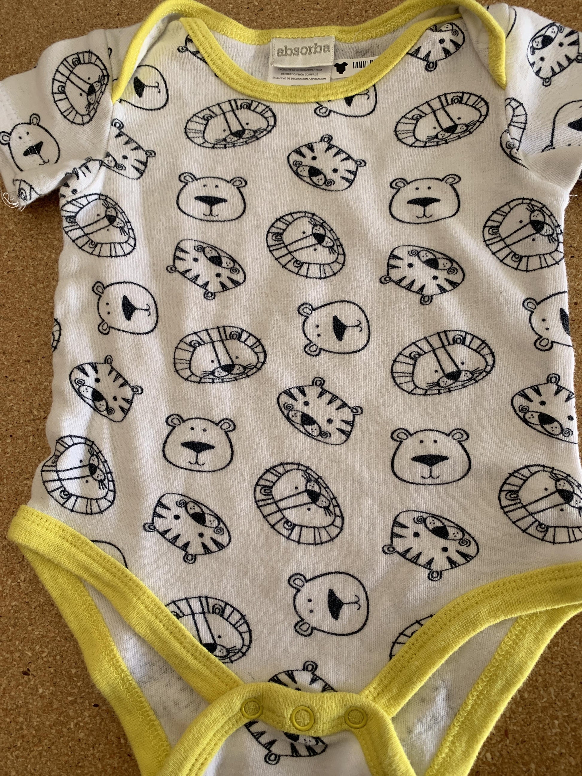 Boys Yellow | White | animals Onesie Size: 6-9 months Yellow | White | animals