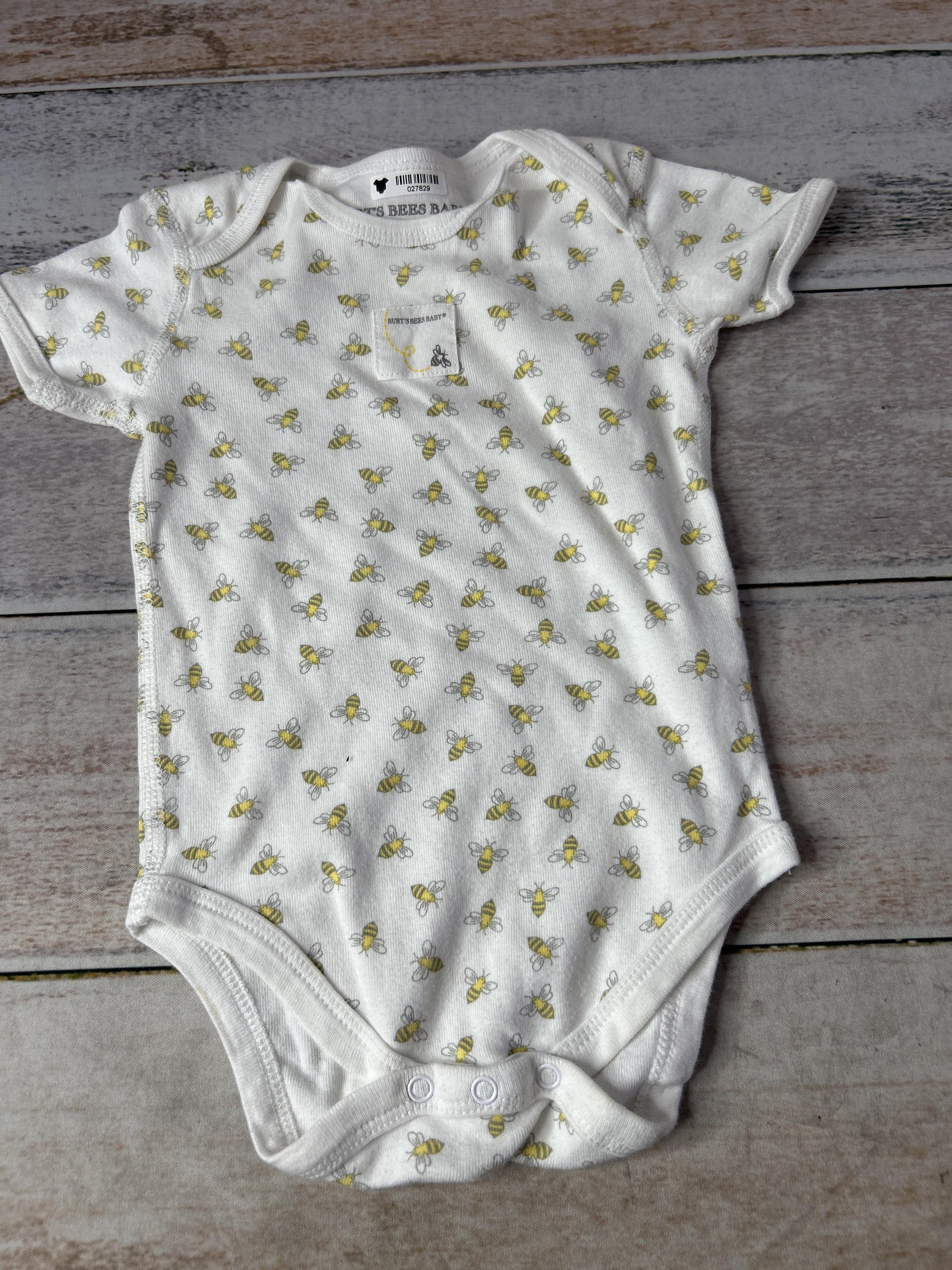 Burt's Bees Unisex Yellow | White Onesie Size: 3-6 months Yellow | White
