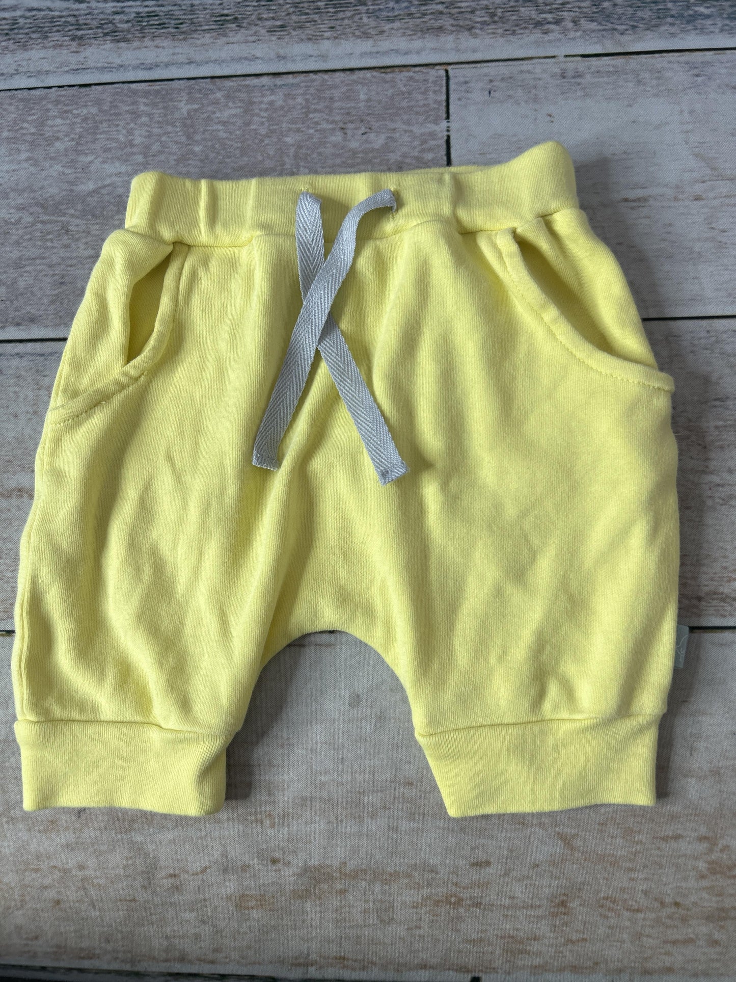 Finn + Emma Unisex Yellow Shorts Size: 6-9 months Yellow