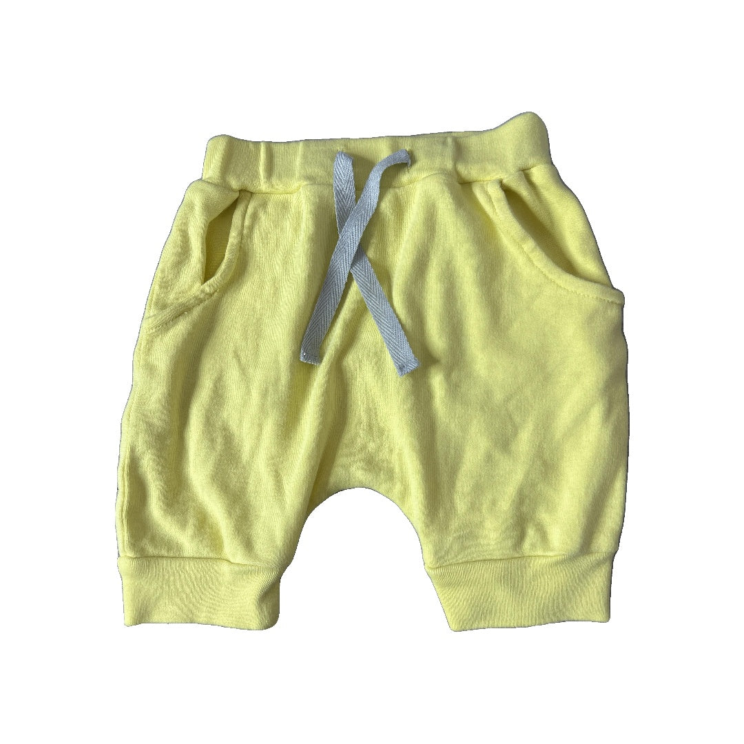 Finn + Emma Unisex Yellow Shorts Size: 6-9 months Yellow
